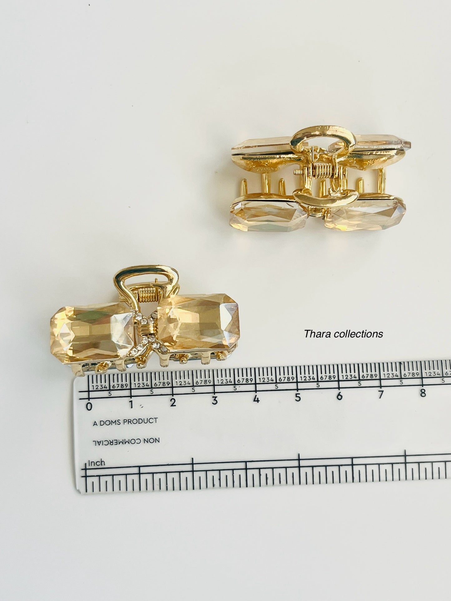 Golden Luxe Crystal Hair Claw – Elegant & Timeless