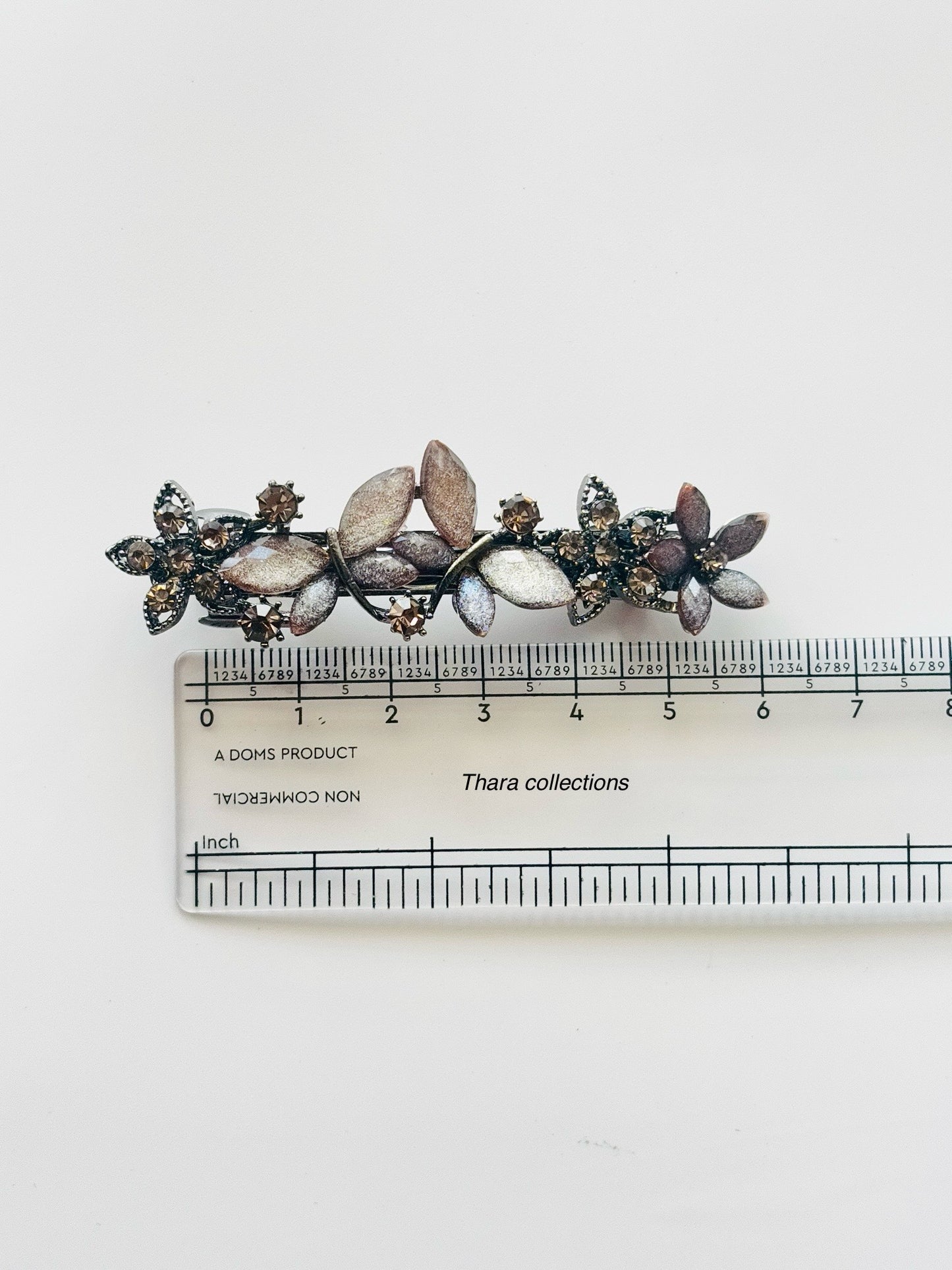 Bodeng Shimmering Floral Clip