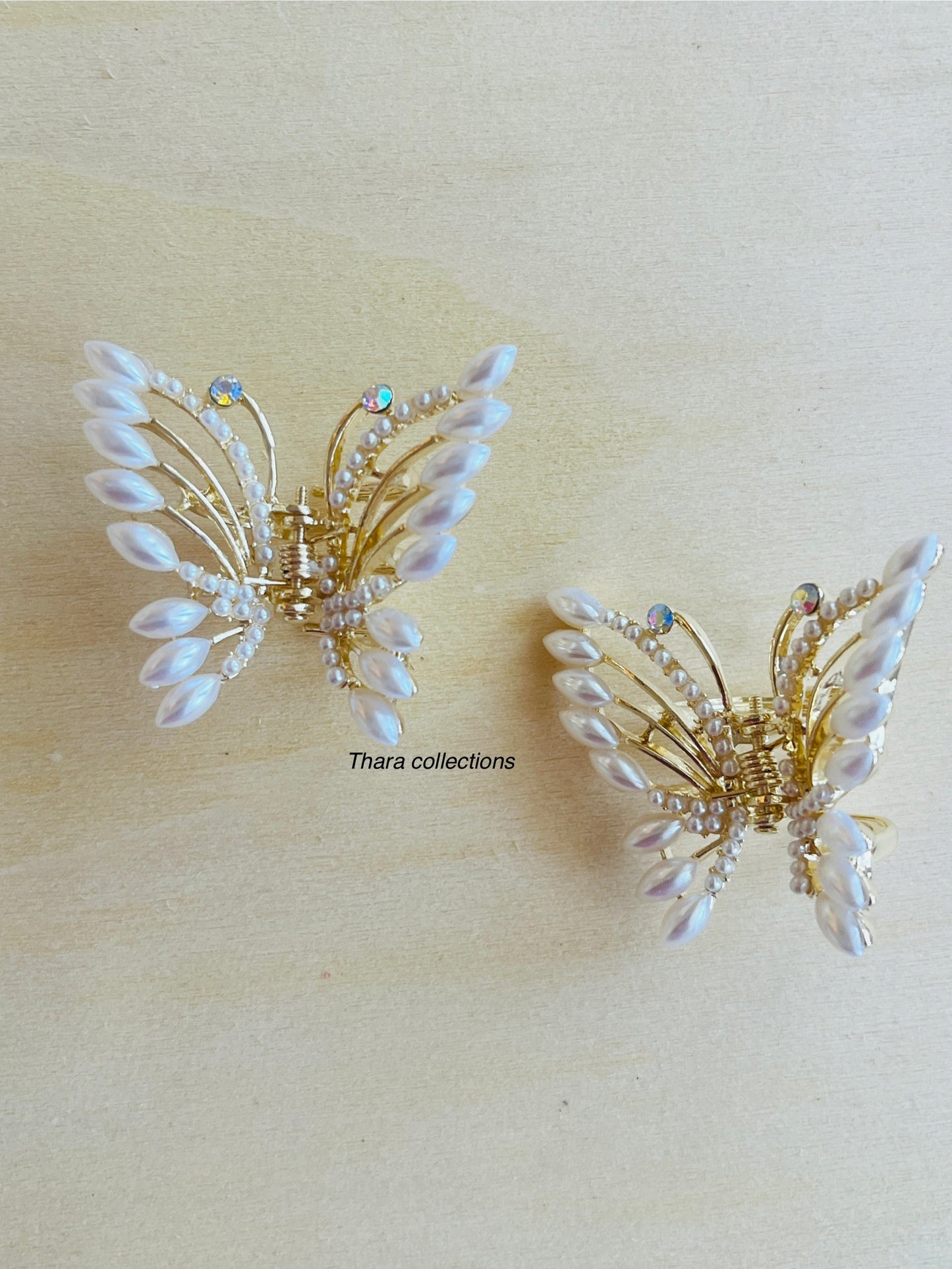 ✨ Elegant Pearl Butterfly Hair Claw – Graceful & Chic
