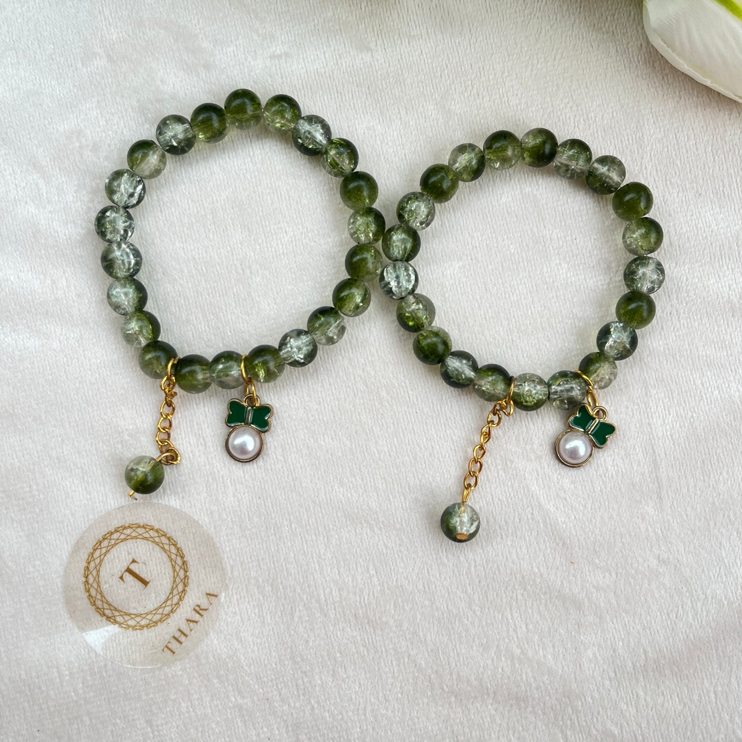 Elegant Crackle Bead Charm Bracelet – Sage Green