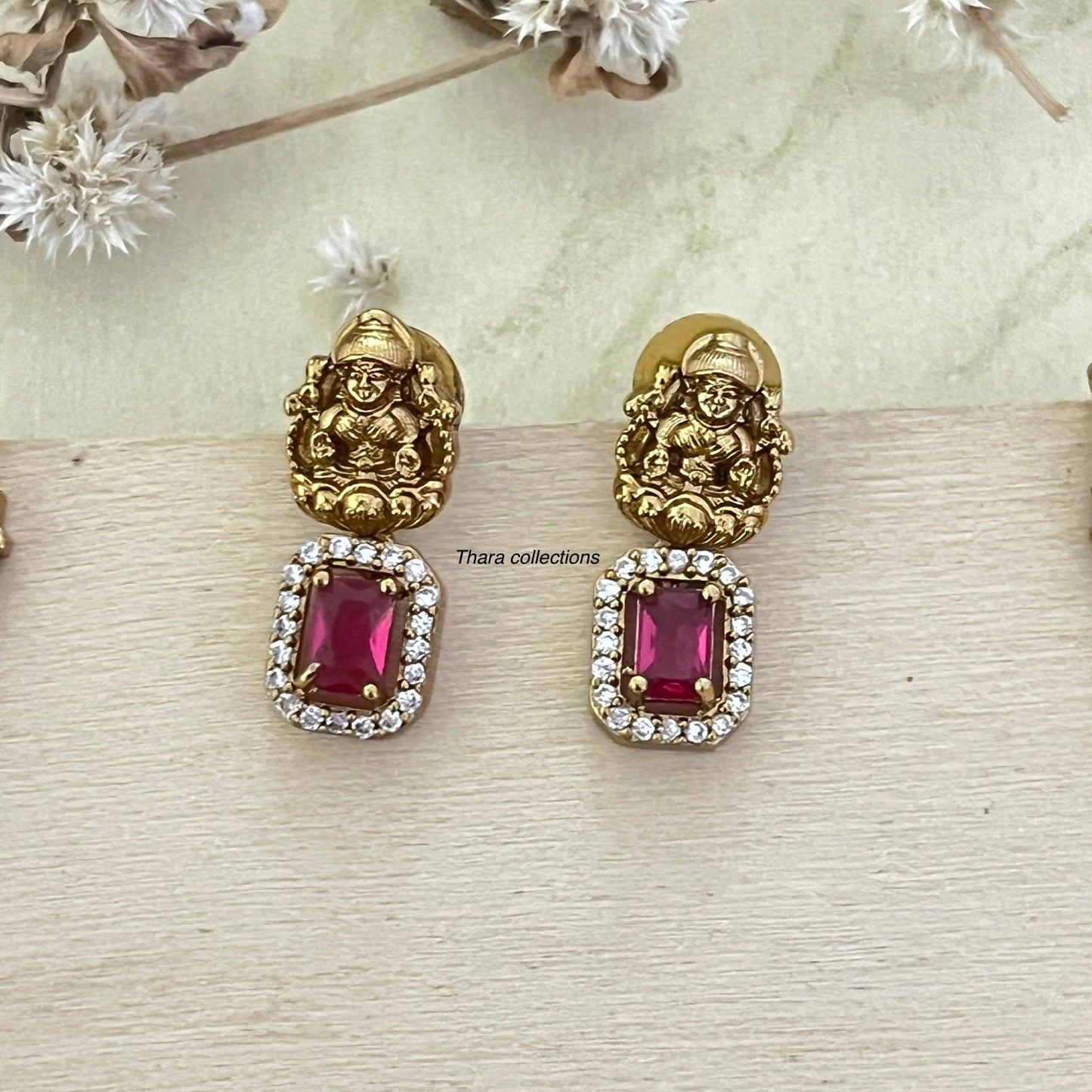 Grand Lakshmi Pendant Necklace Set - Multicolor