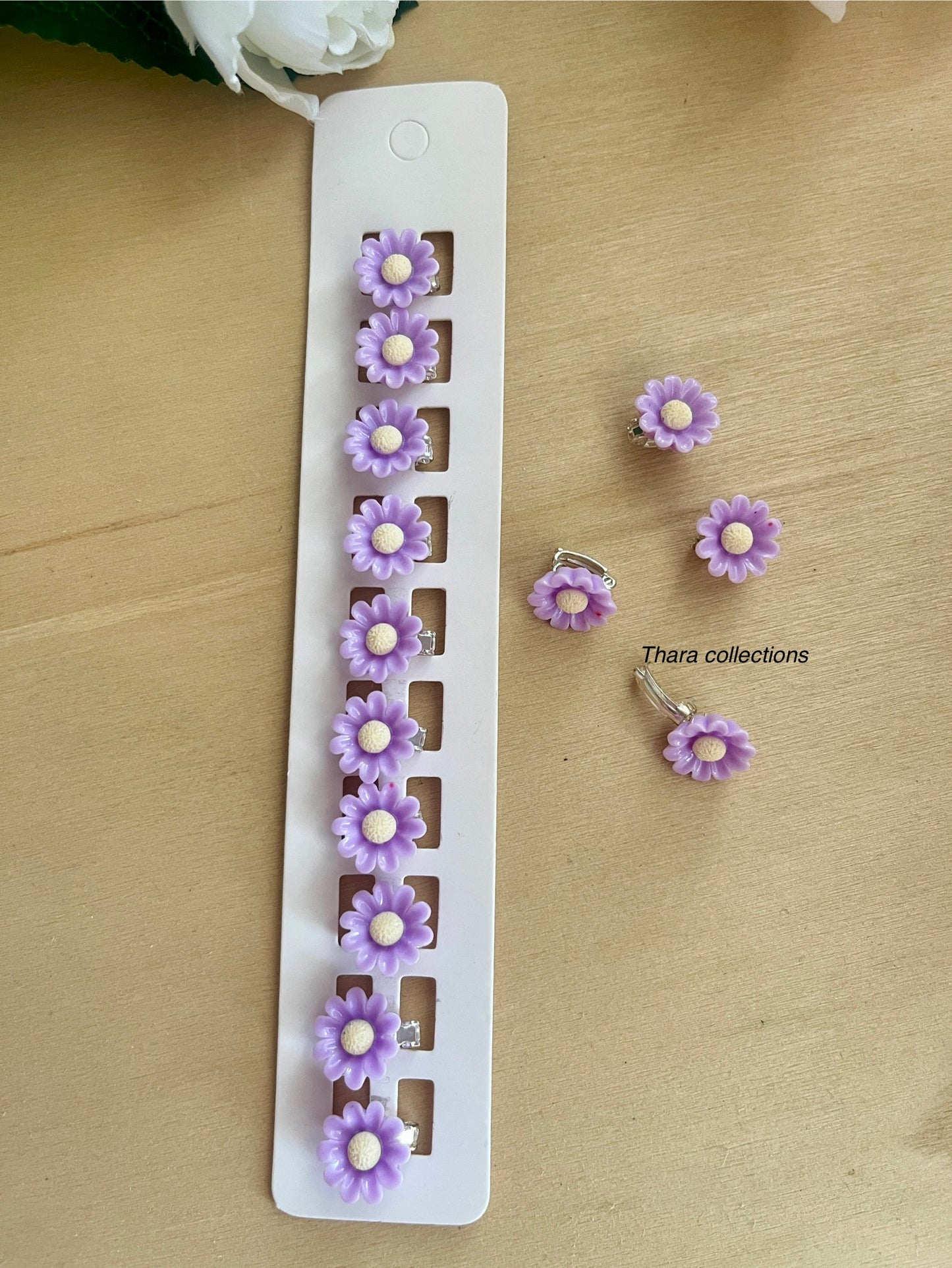 Daisy Charm Hair Clips