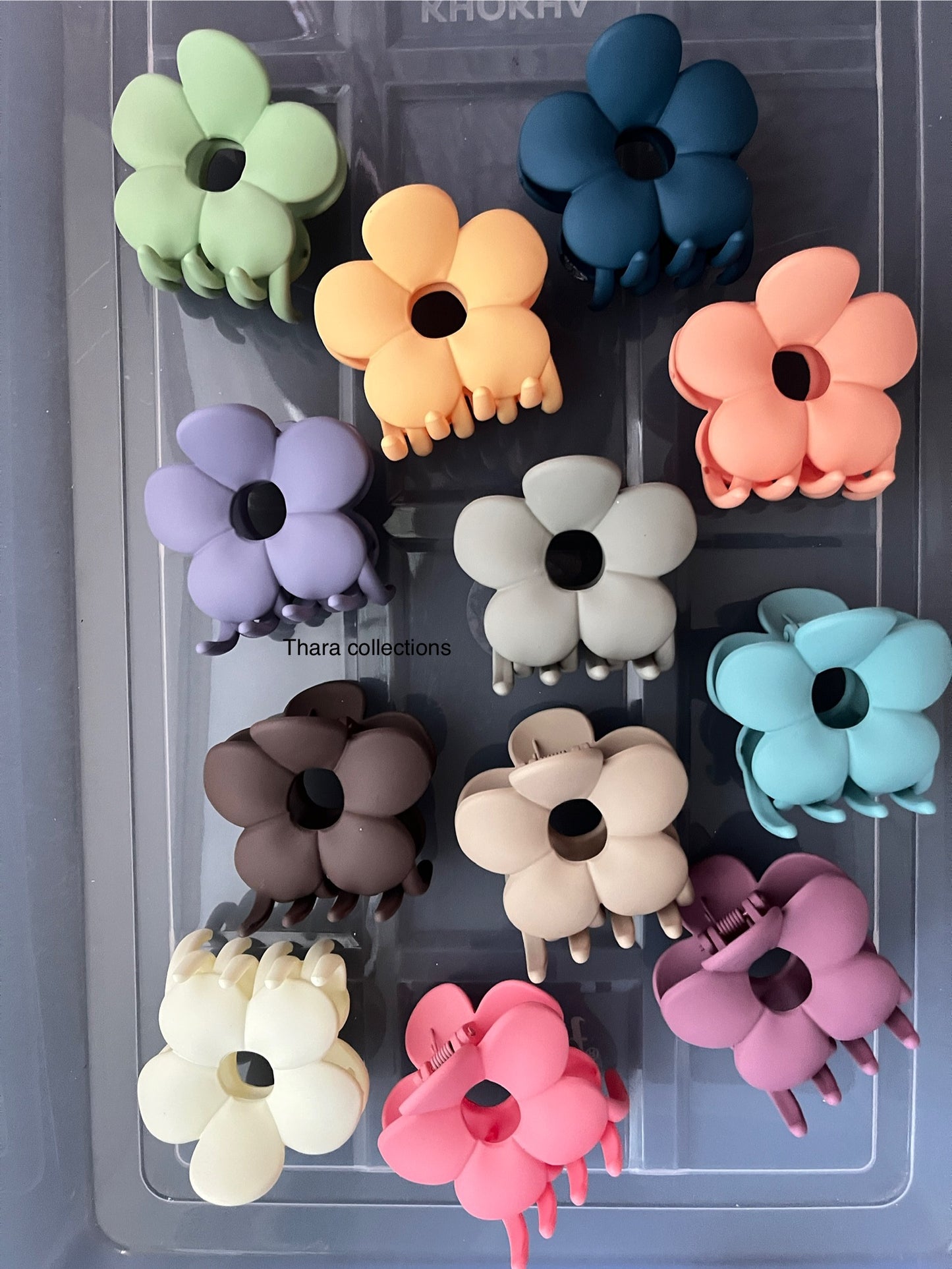 Matte Floral Hair Claw Clip – Multicolor