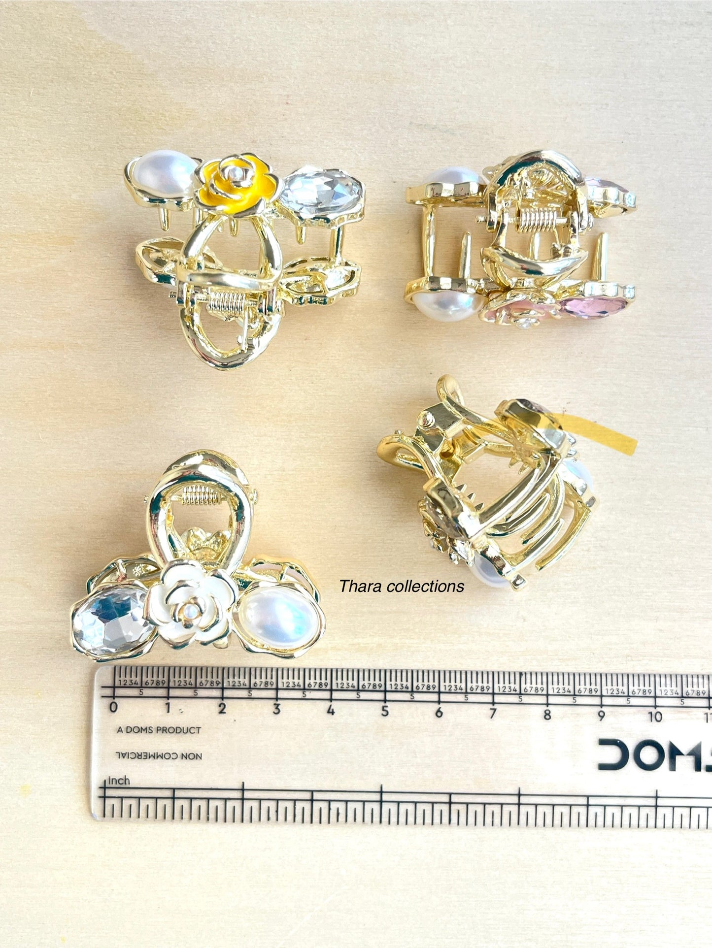 Floral Charm Hair Claw – Elegant & Timeless