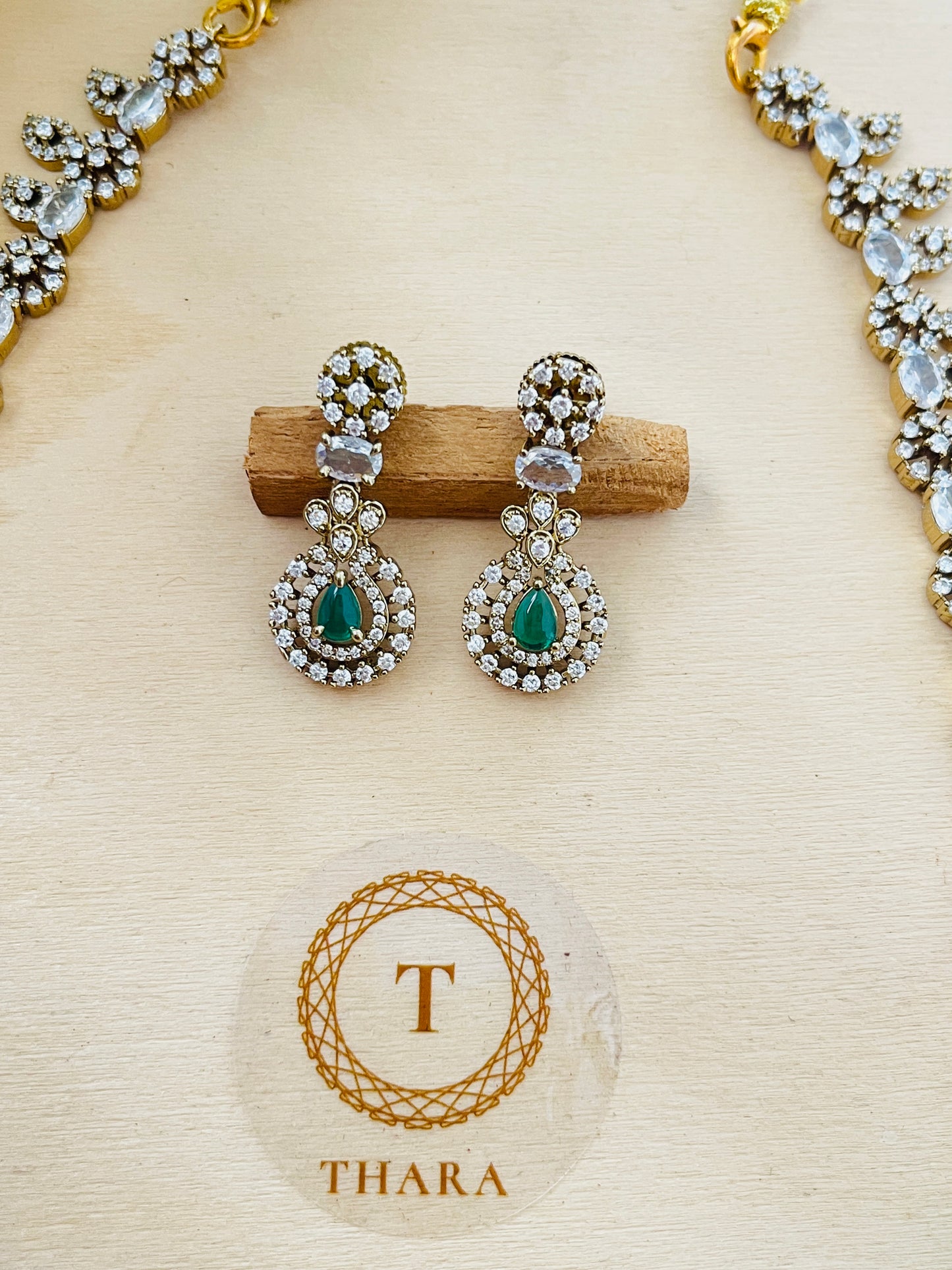 Grand Emerald Green Necklace Set