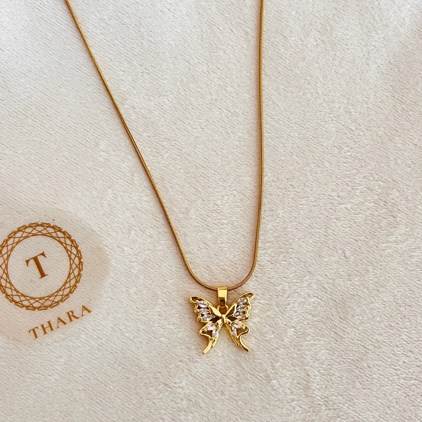 Stunning Swan / Butterfly Pendant Antitarnish Chain