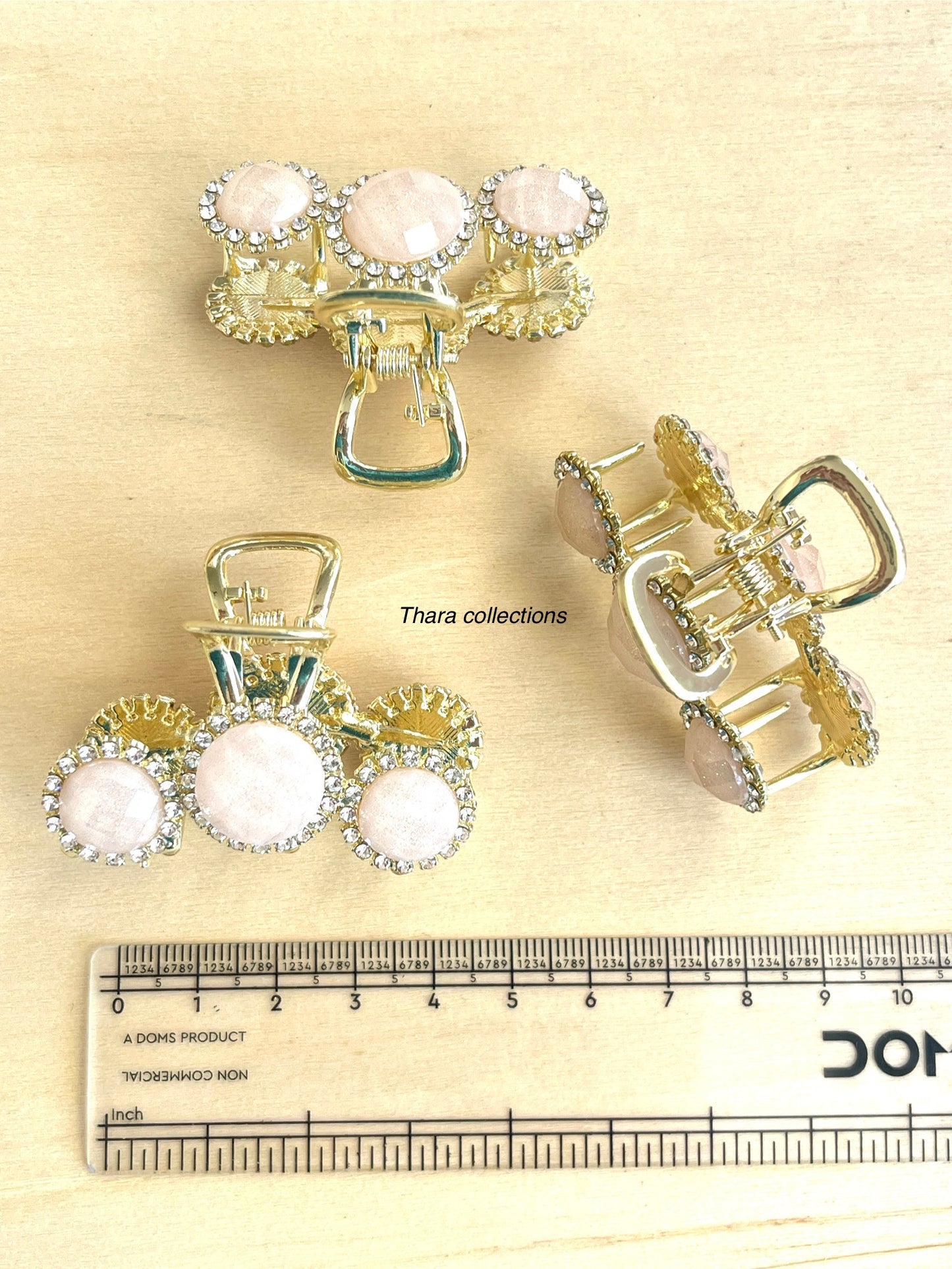 Elegant Crystal Stone Hair Claw β Gold & Sparkling Chic