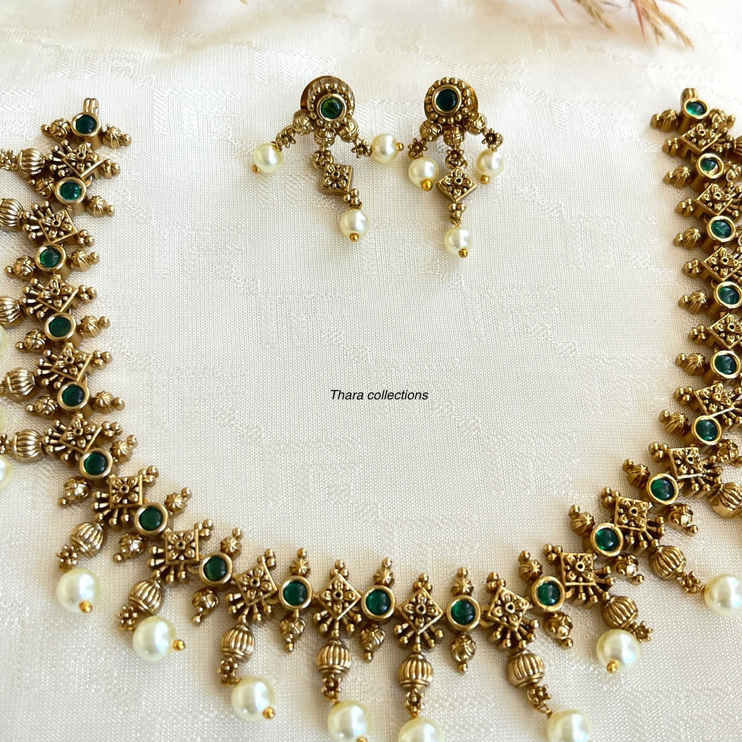 Antique Gold Green Stone Necklace Set – Timeless Heritage