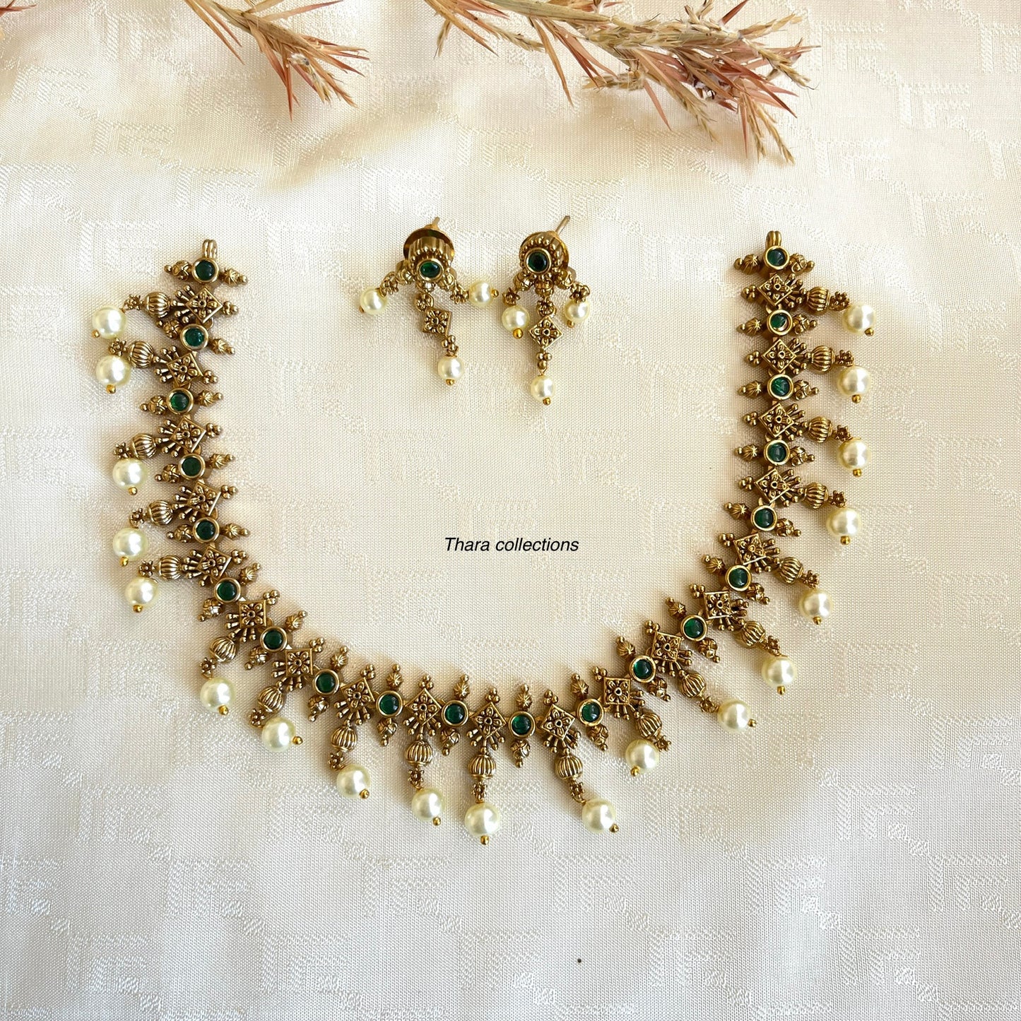 Antique Gold Green Stone Necklace Set – Timeless Heritage