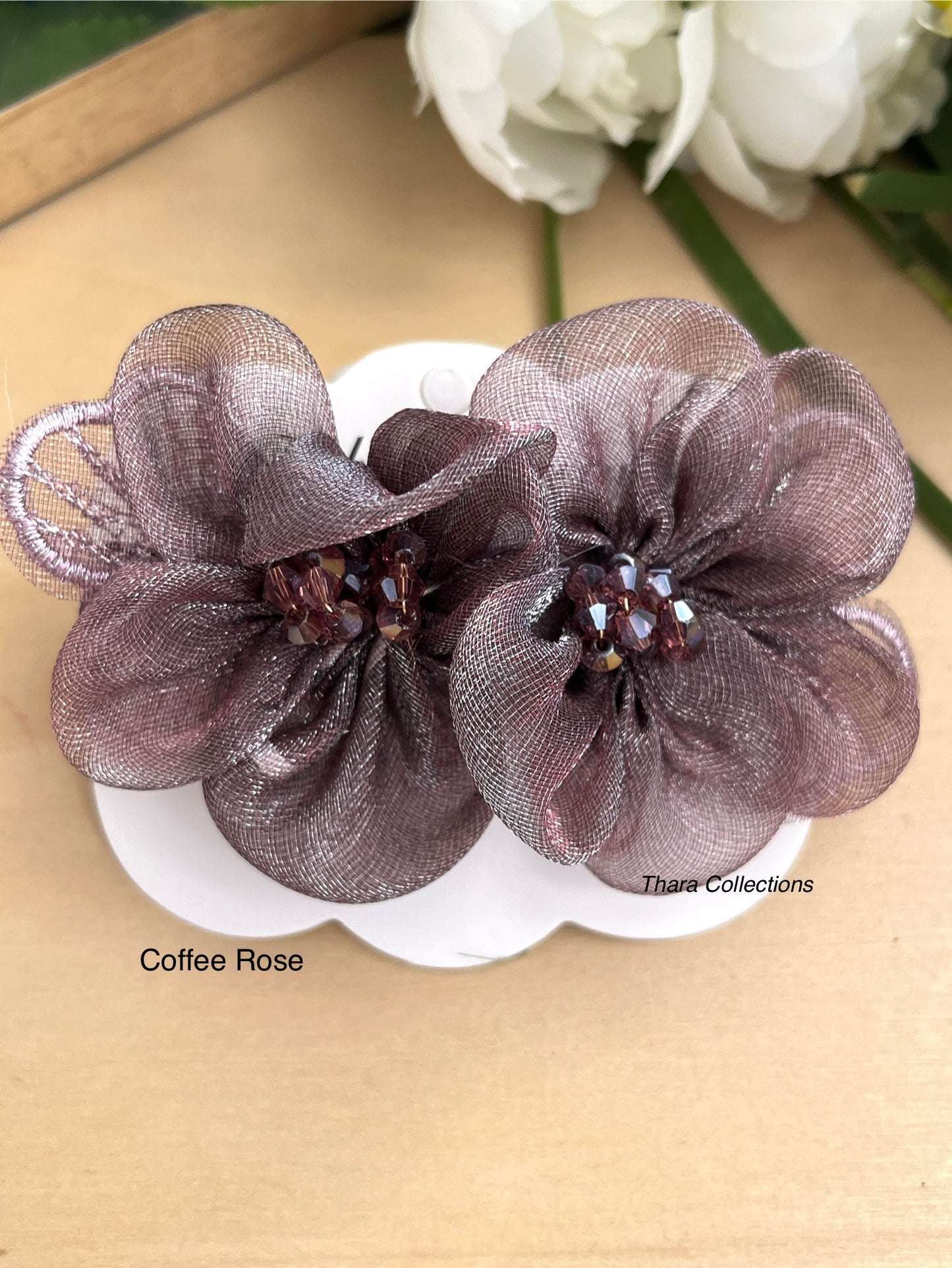 Bloom & Shine – Dual Flower Center Hair Clip