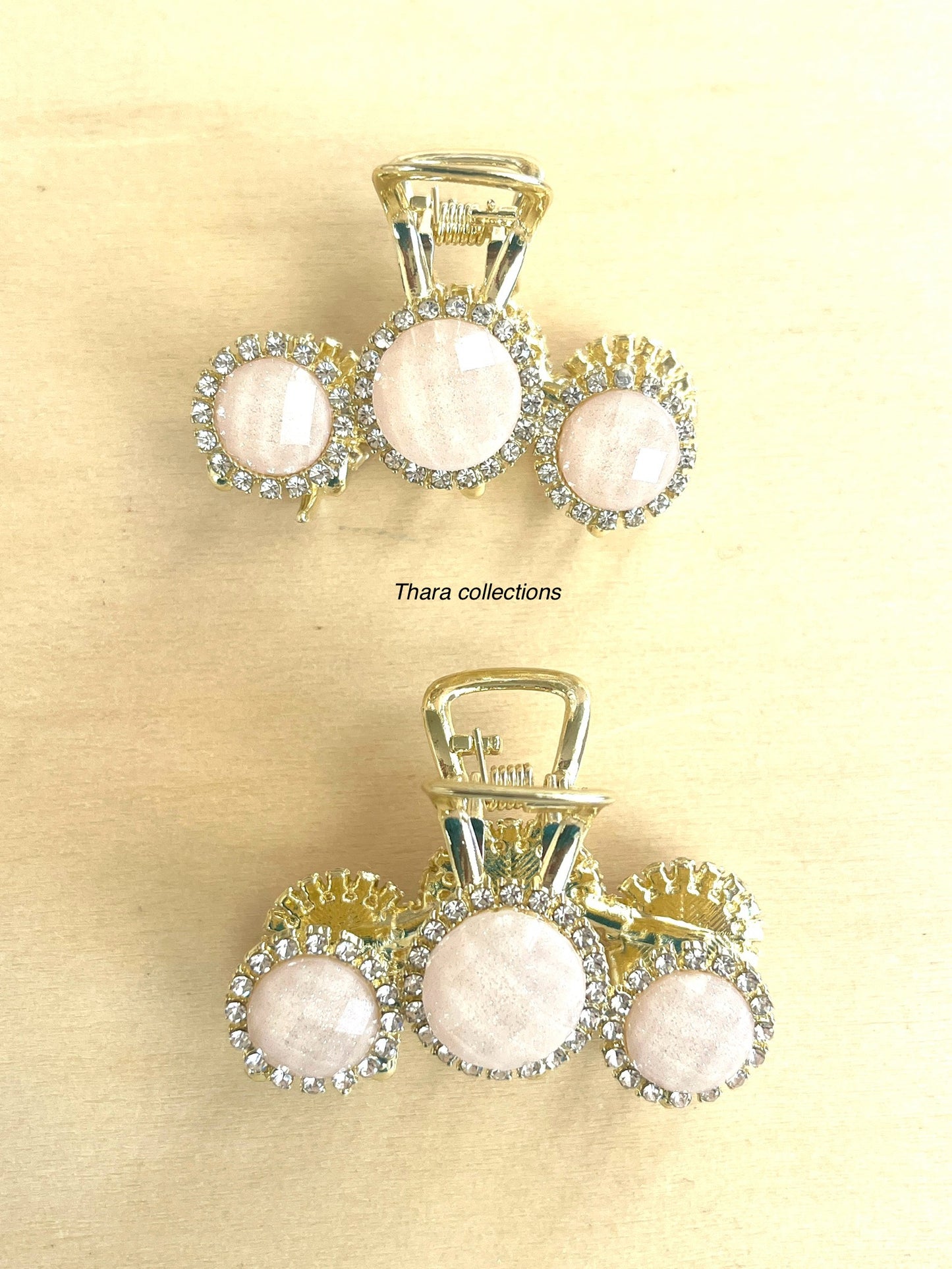 Elegant Crystal Stone Hair Claw – Gold & Sparkling Chic