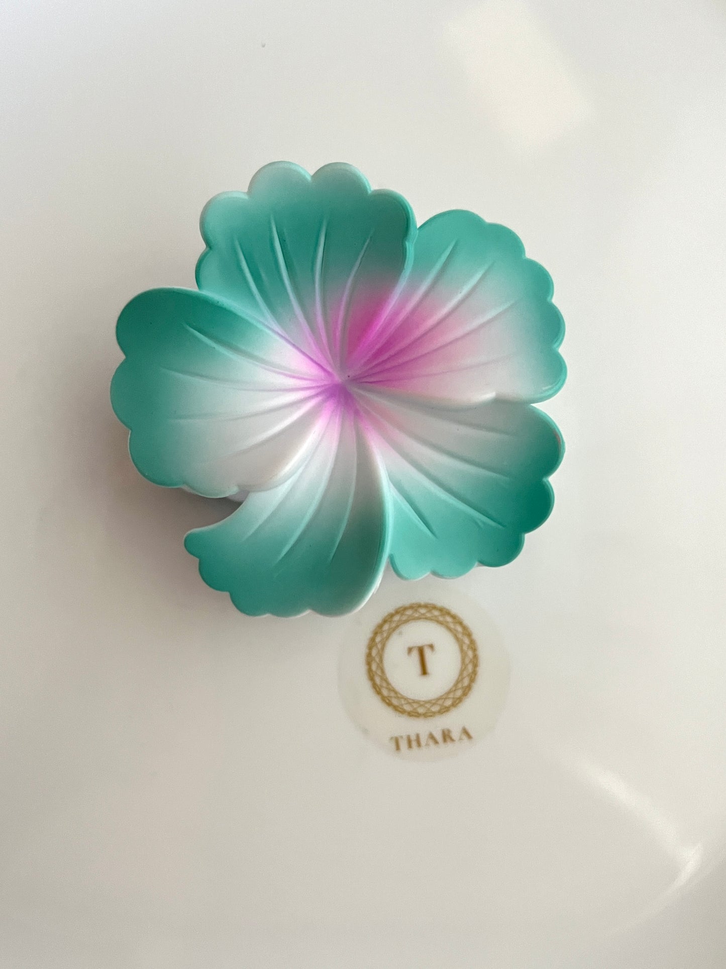 Gradient Hibiscus Floral Hair Claw Clip – Multicolor