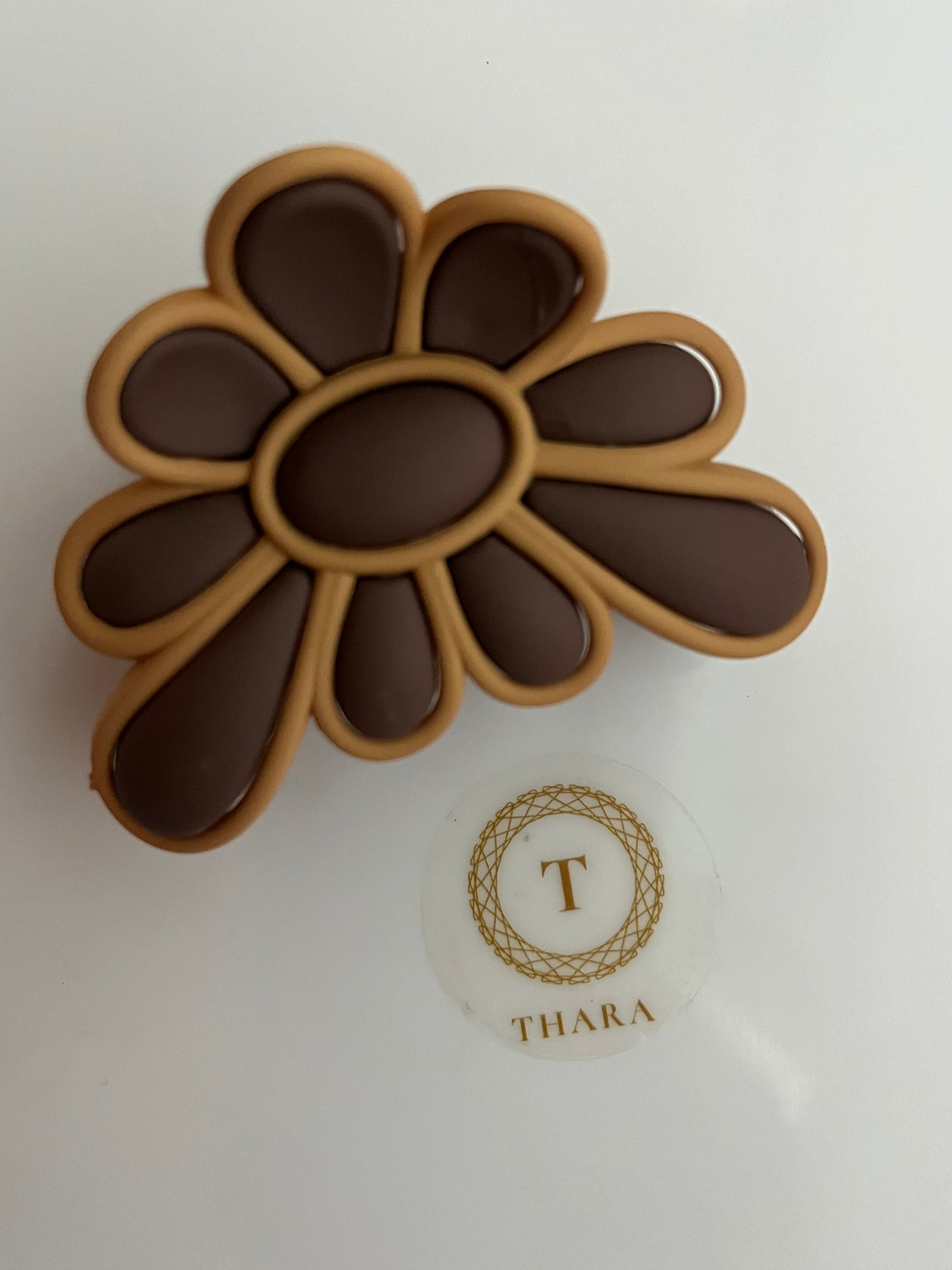 Daisy Flower Shaped Medium Claw Clip – Matte Finish