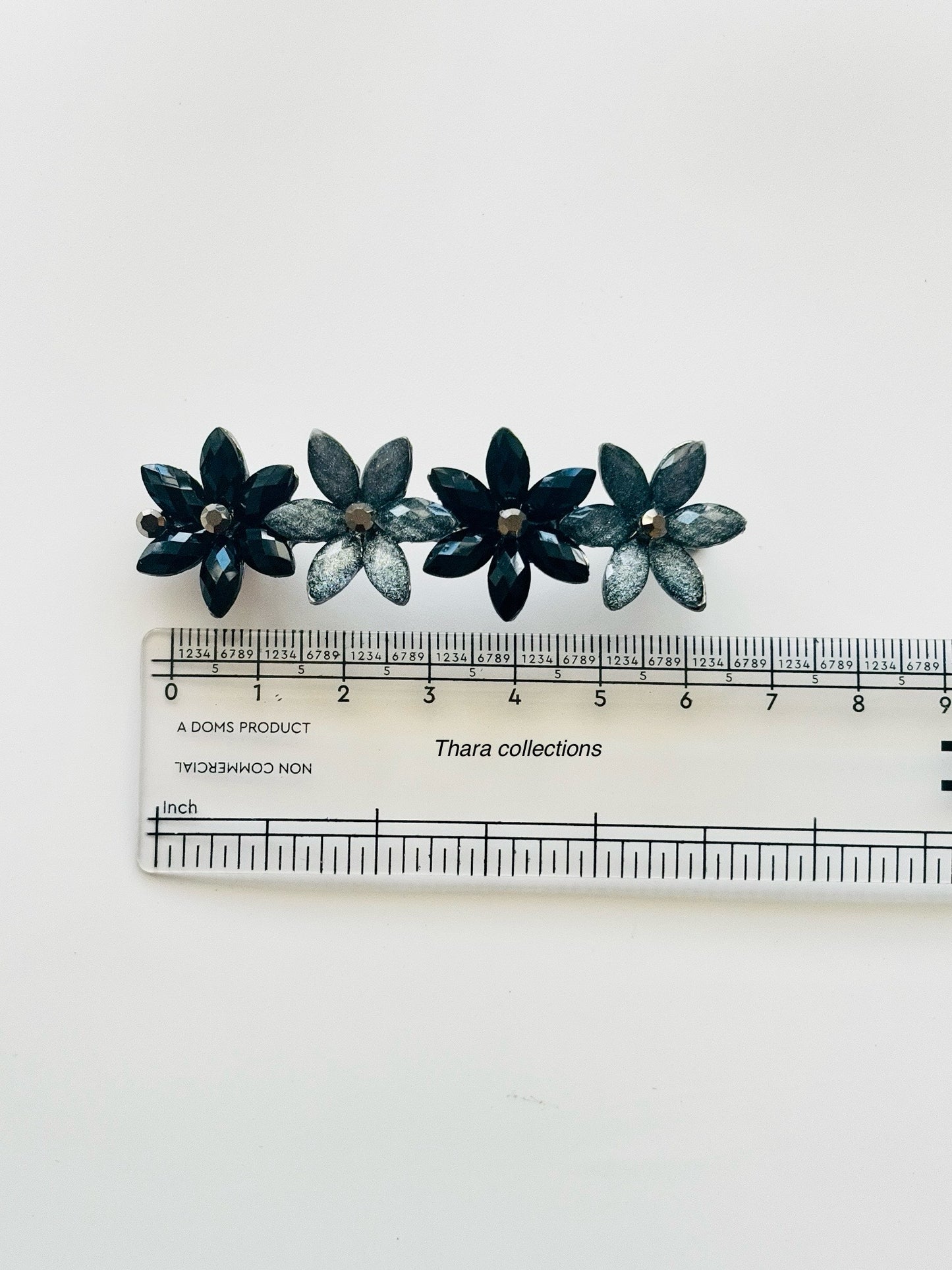 Bodeng Metallic Daisy Clip