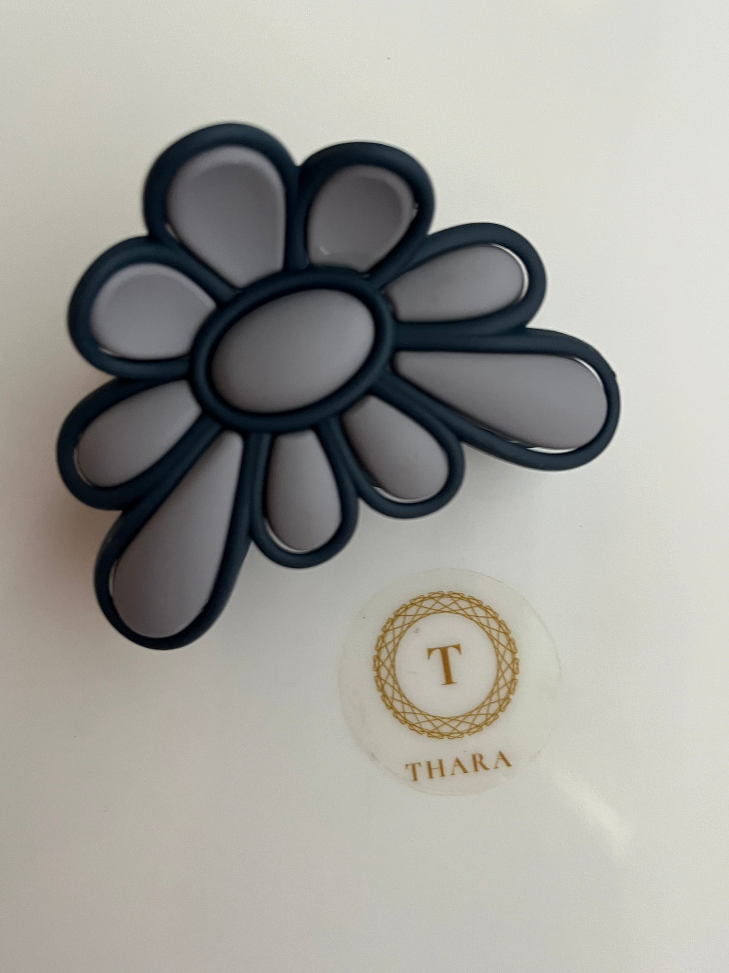 Daisy Flower Shaped Medium Claw Clip – Matte Finish