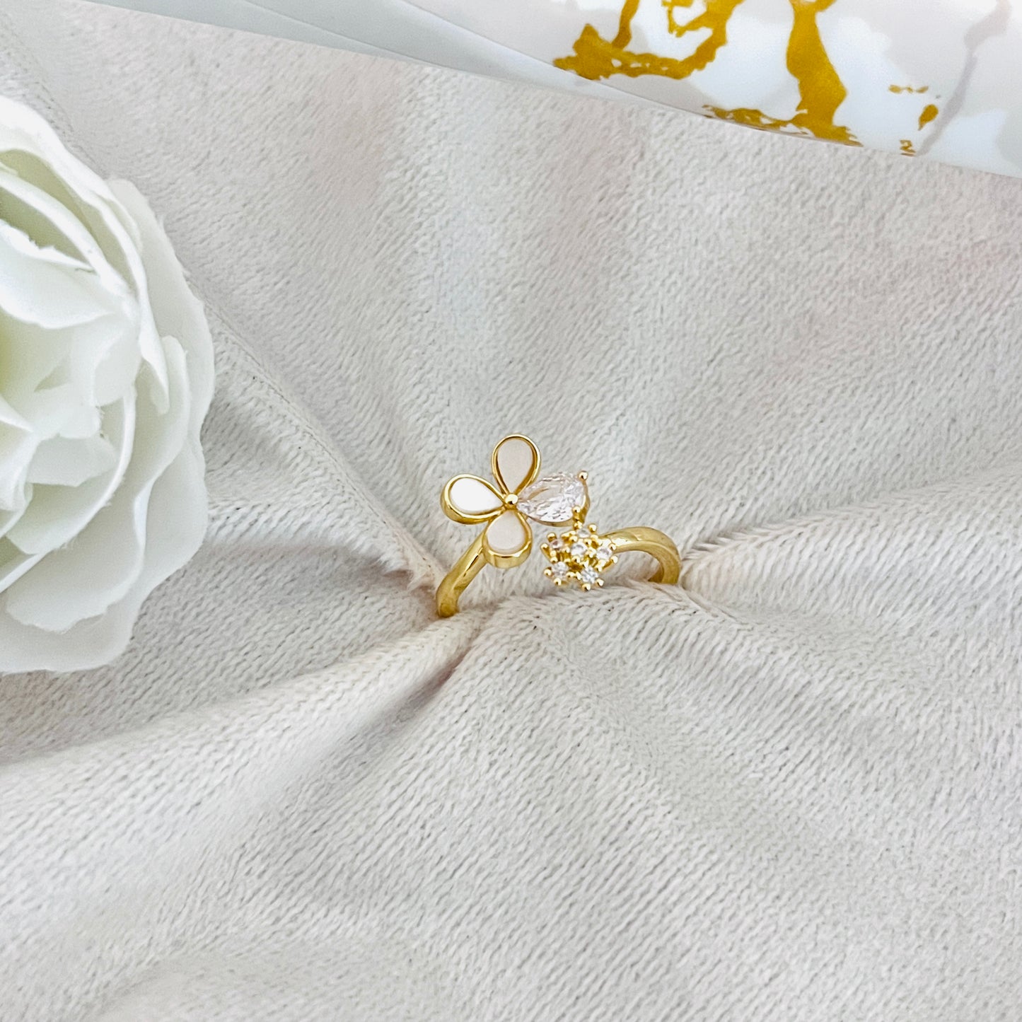 Elegant Floral Antitarnish Ring