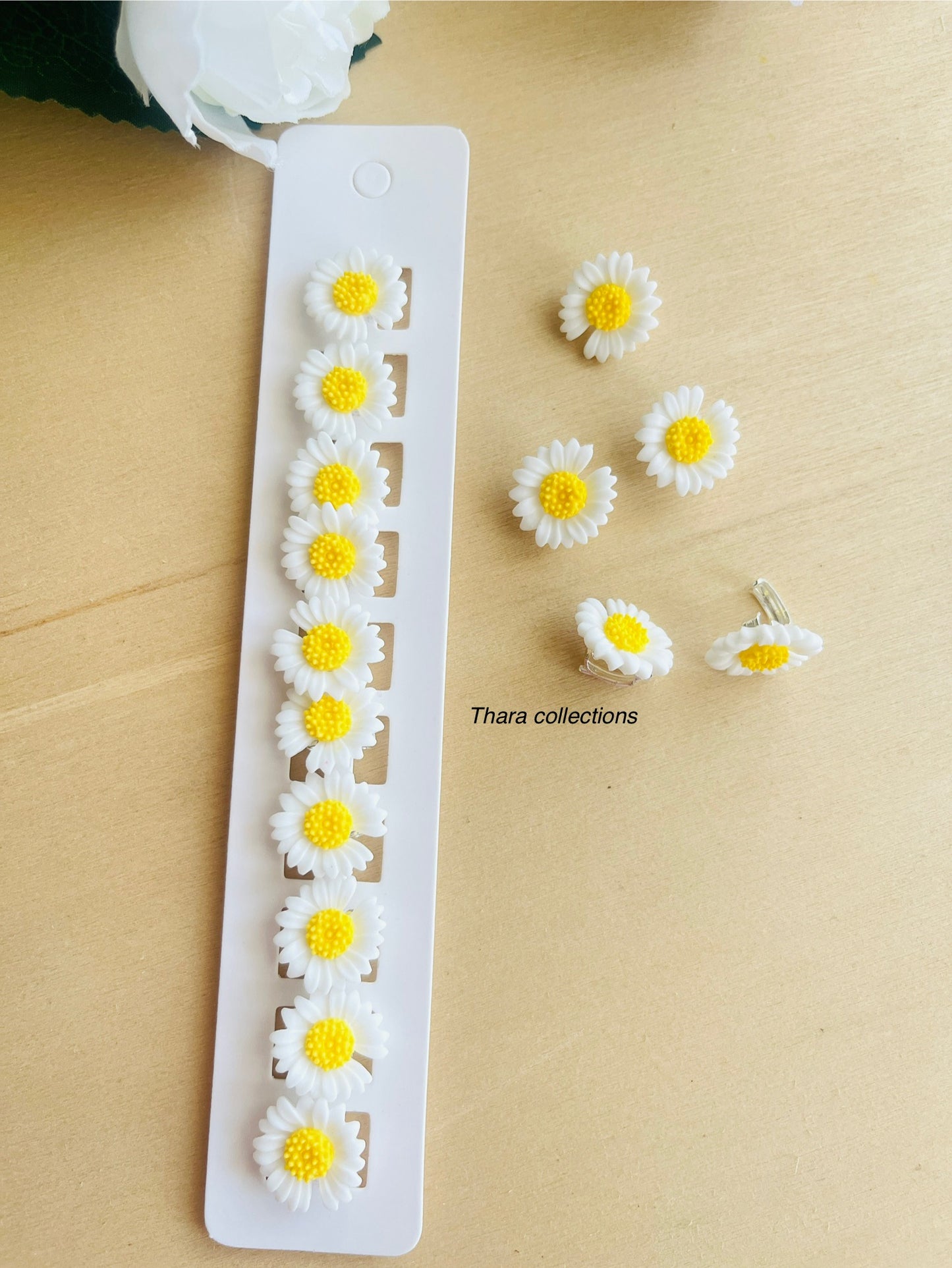 Daisy Charm Hair Clips