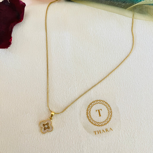 Minimal Stone Clover Pendant Chain