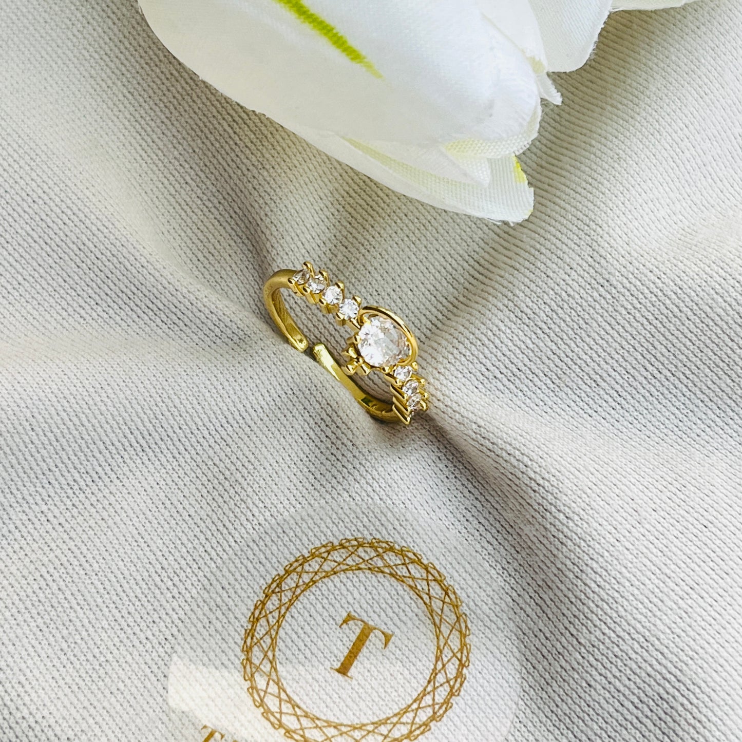 Single stone Lock Antitarnish Ring