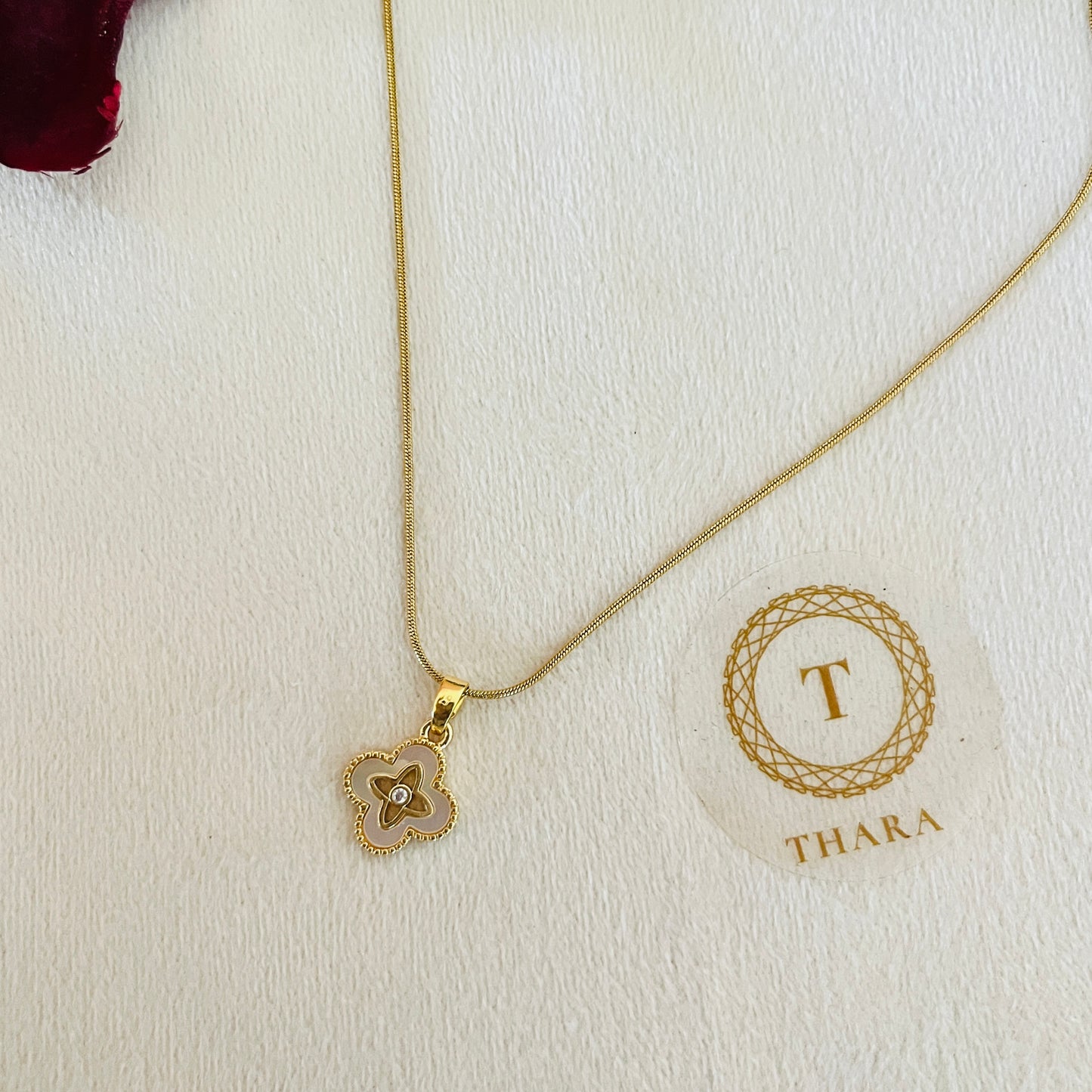 Minimal Stone Clover Pendant Chain