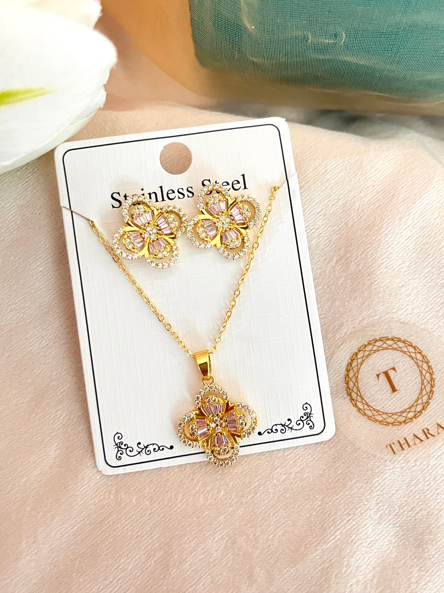 Clover Pendant Chain with Earrings