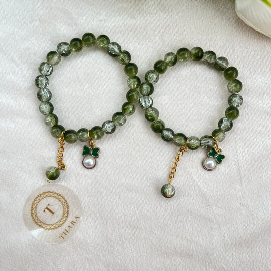 Elegant Crackle Bead Charm Bracelet – Sage Green