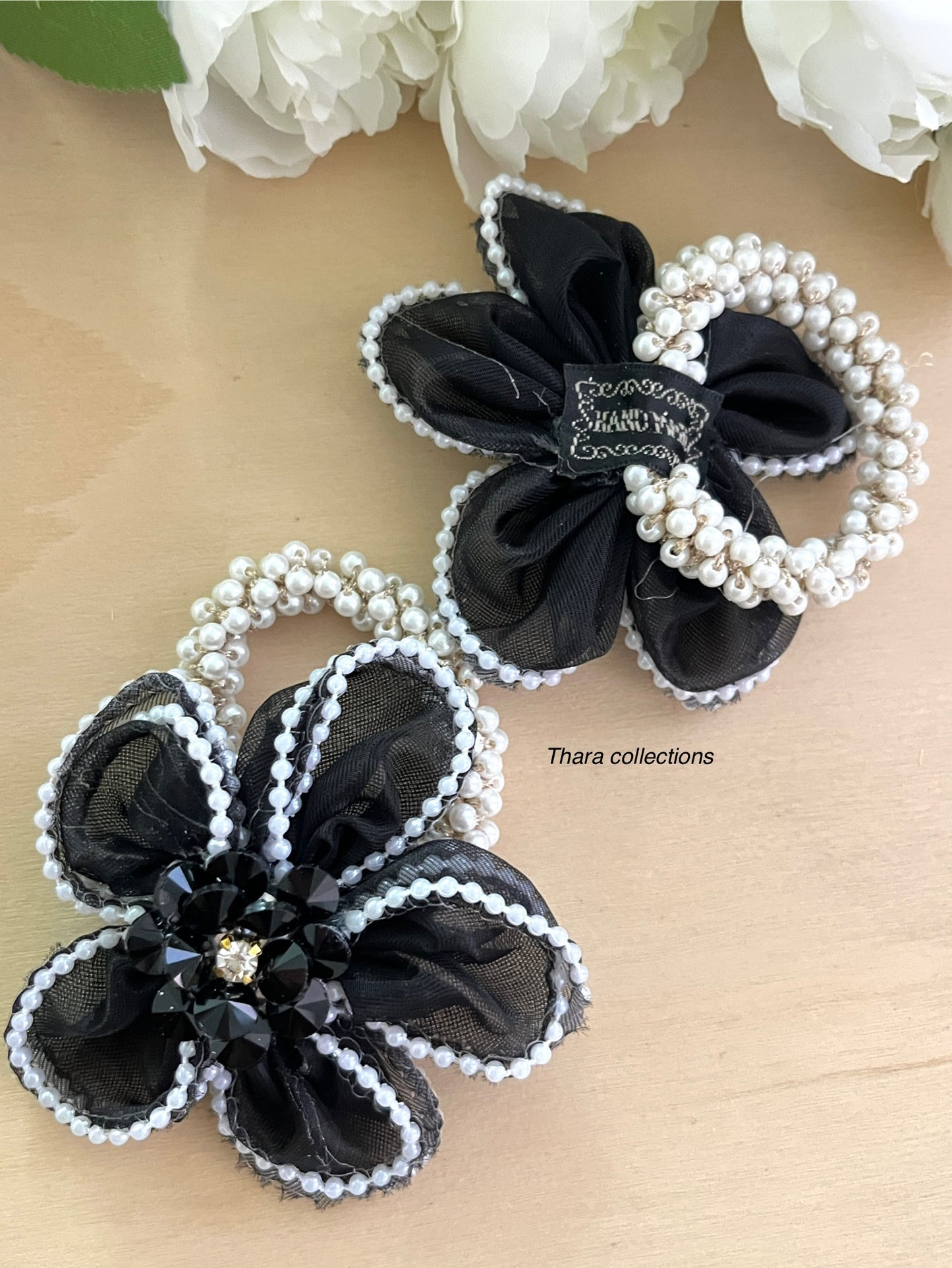 Crystal Bloom Pearl Hair Tie – Elegant Floral Accessory