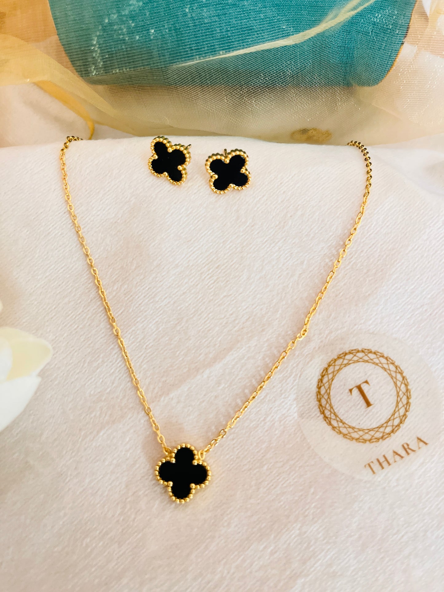 Black Clover Pendant Chain with Earrings
