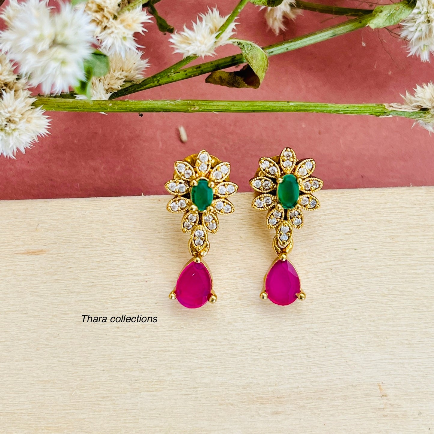 Classic Gold-Toned Necklace Set with Emerald & Ruby Accents