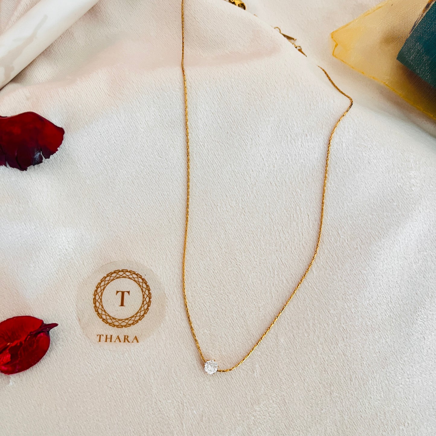 Minimal Round Stone Pendant Chain