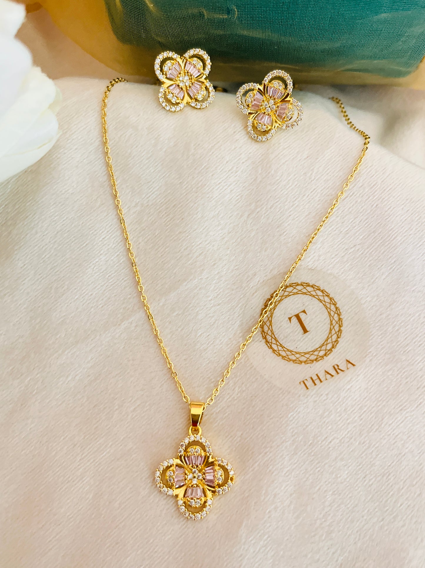 Clover Pendant Chain with Earrings