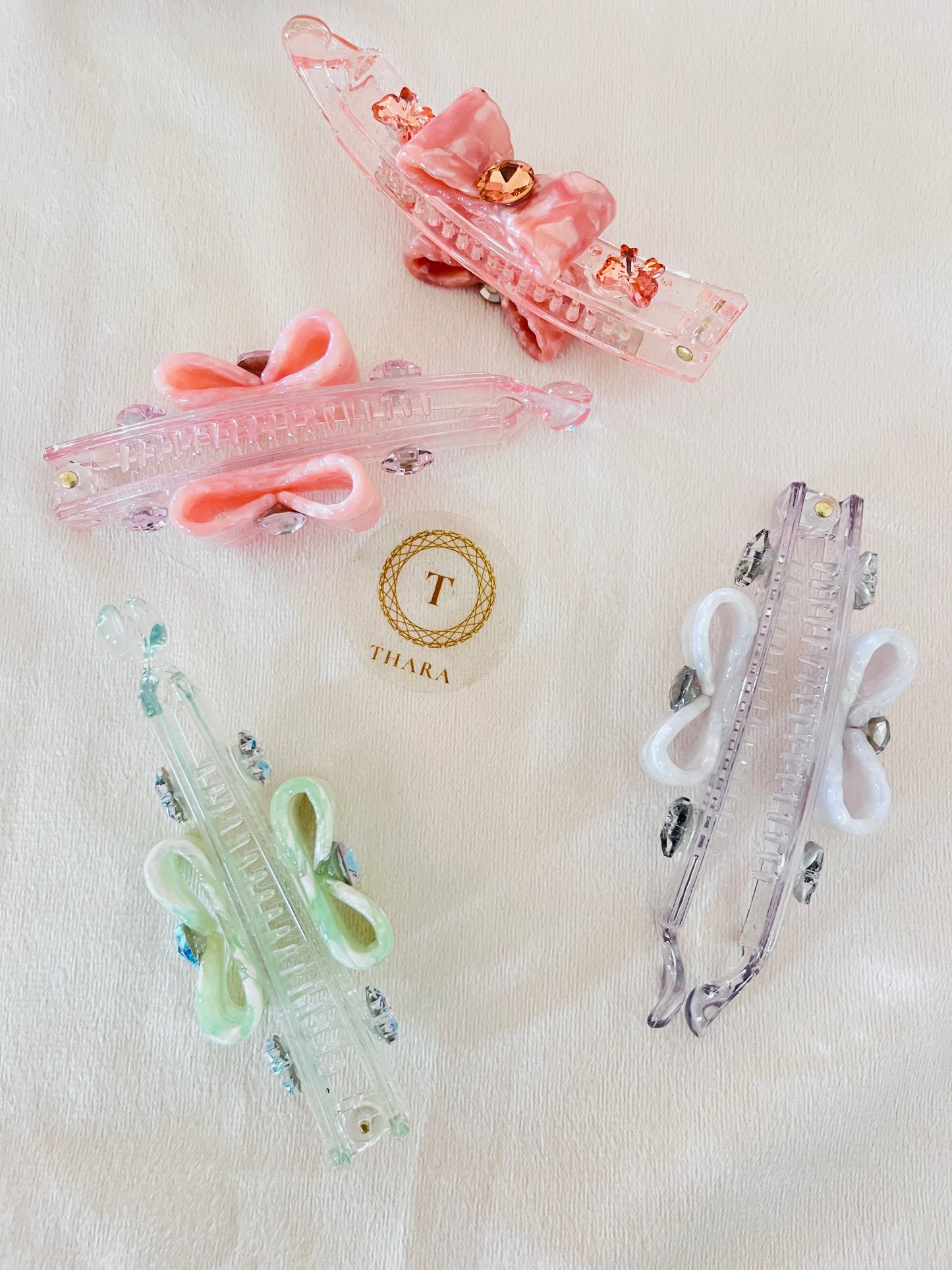 Elegant Bow Banana LockClip
