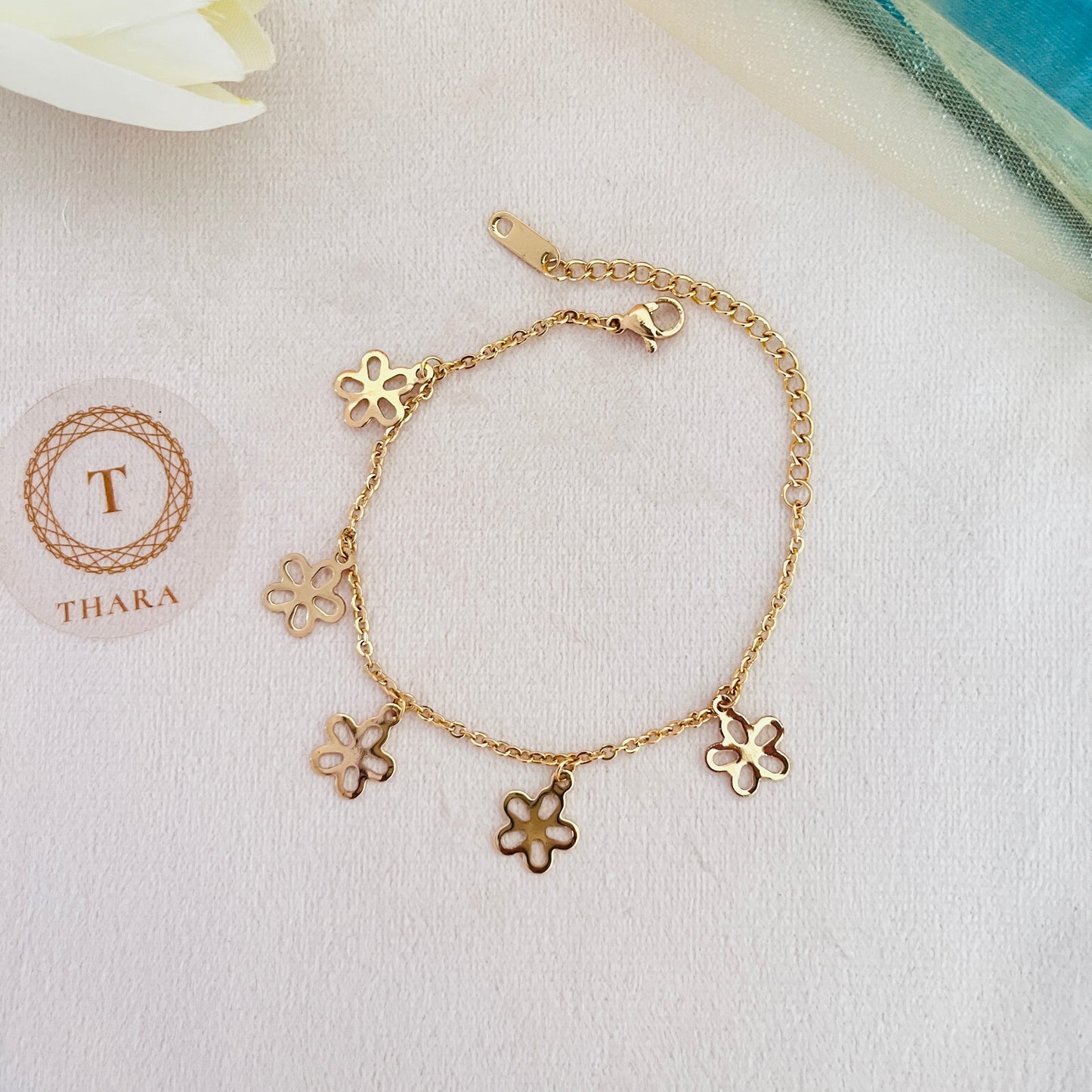 Elegant Floral Charm Chain Bracelet