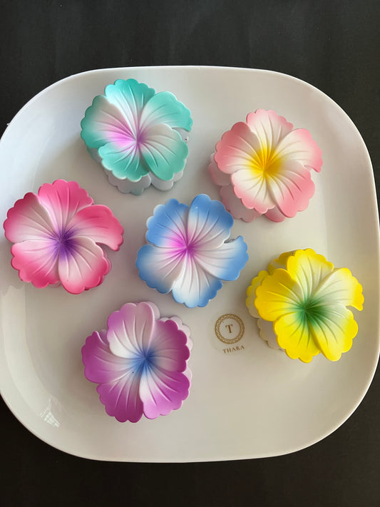 Gradient Hibiscus Floral Hair Claw Clip – Multicolor