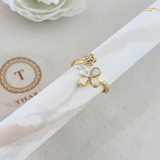 Elegant Floral Antitarnish Ring