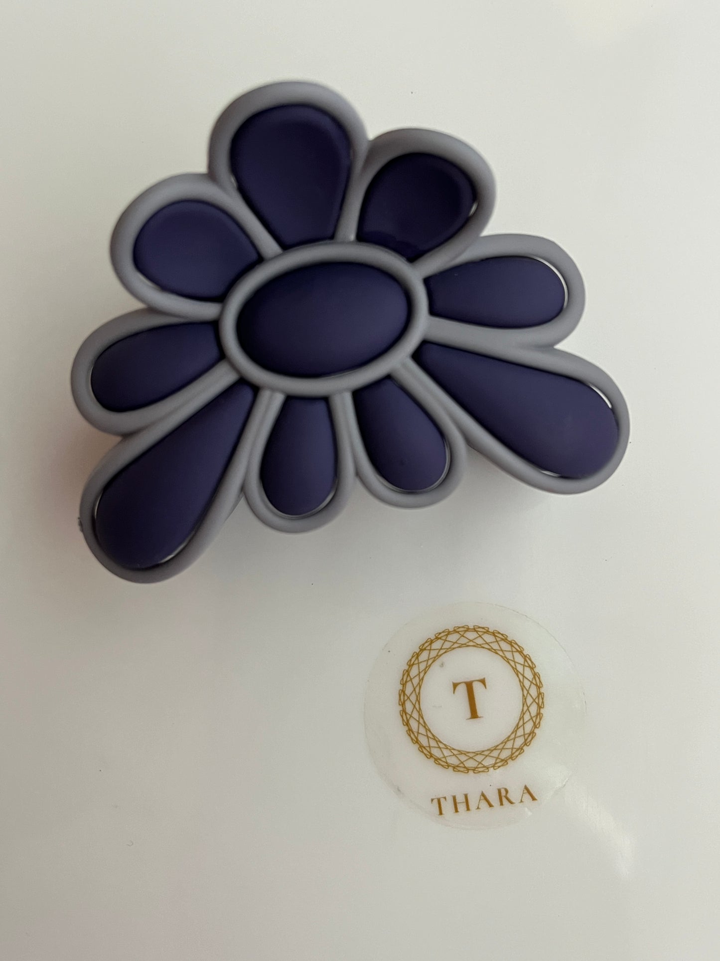 Daisy Flower Shaped Medium Claw Clip – Matte Finish