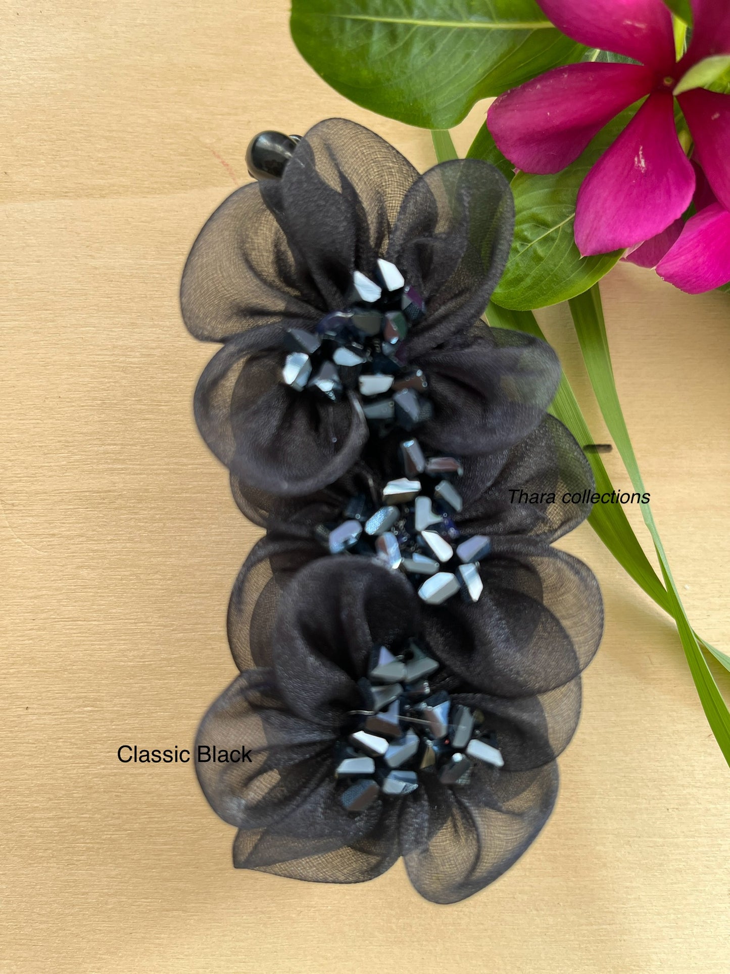 Bloombliss Multi-bead Banana Clip