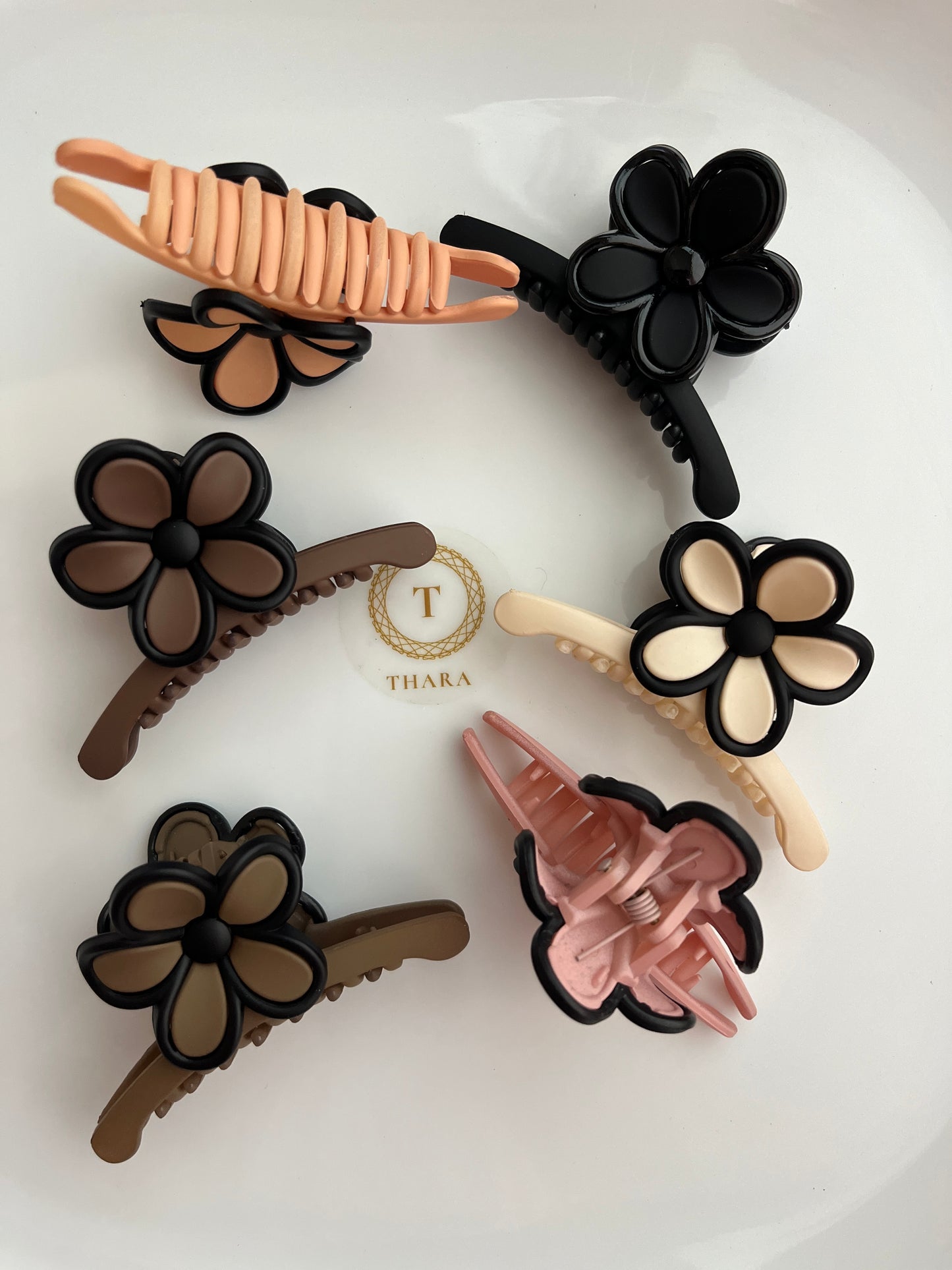 Flower Shaped Medium Claw Clip – Matte Finish