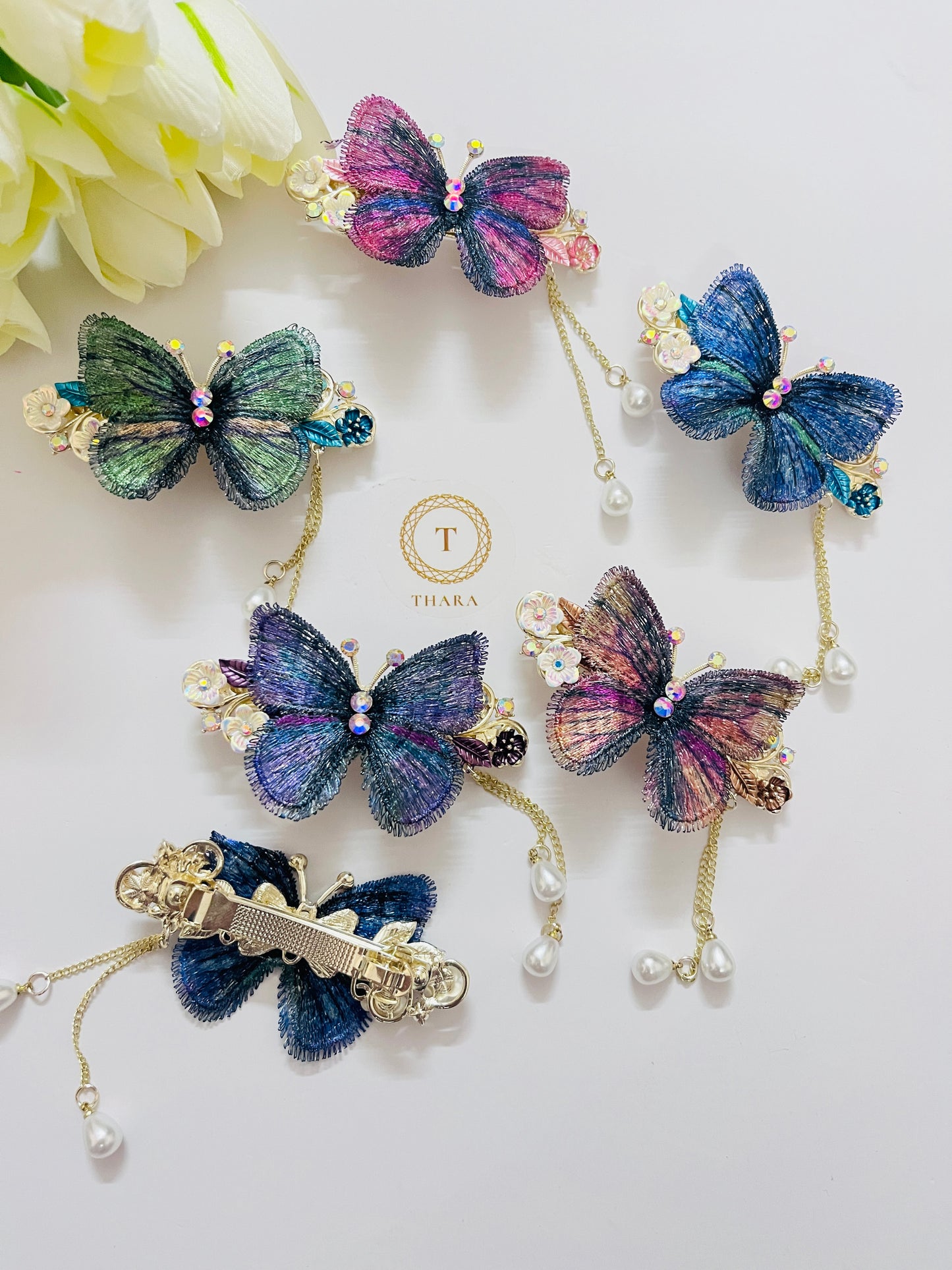 Butterfly Center Clip with Pearl Hanging