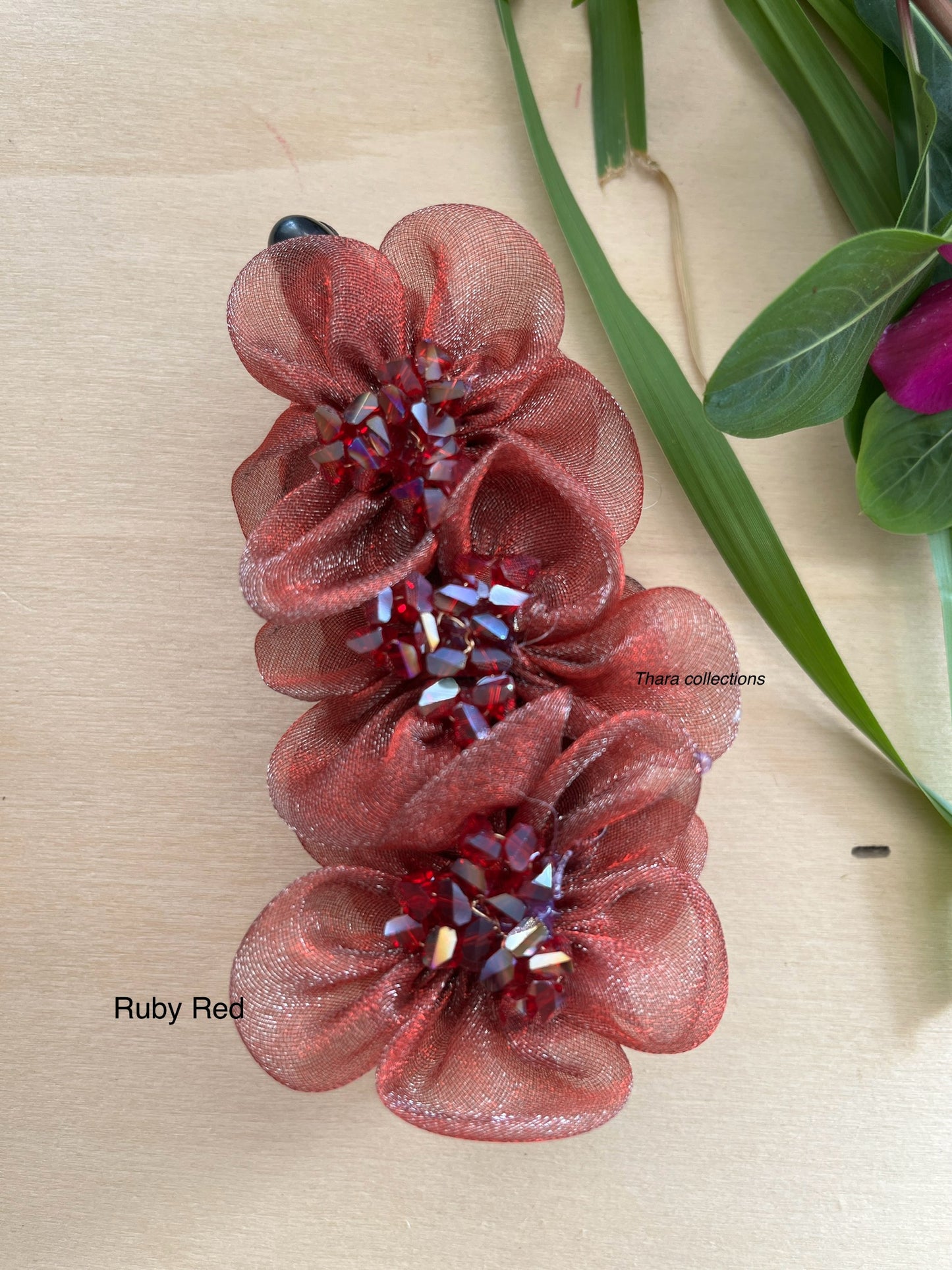 Bloombliss Multi-bead Banana Clip