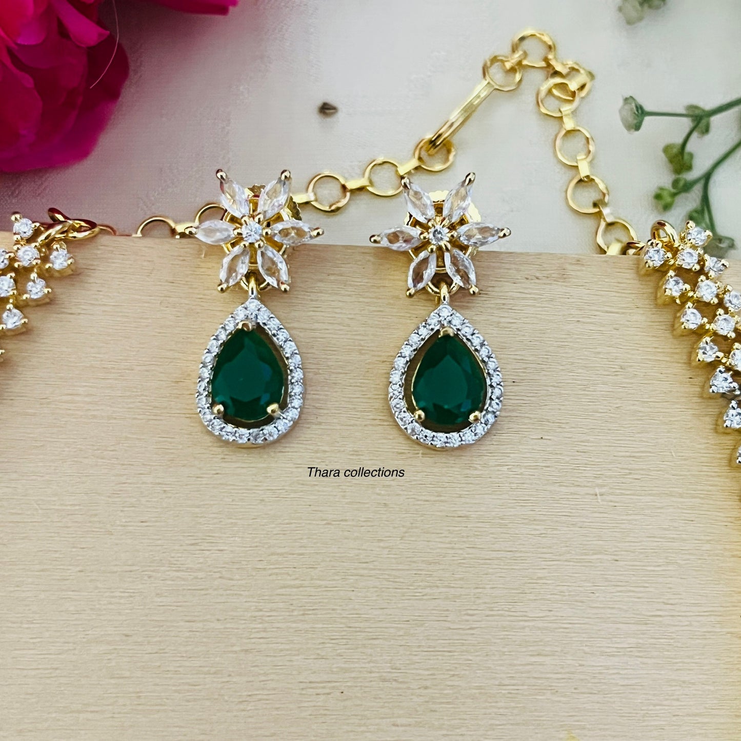Emerald Elegance Necklace Set