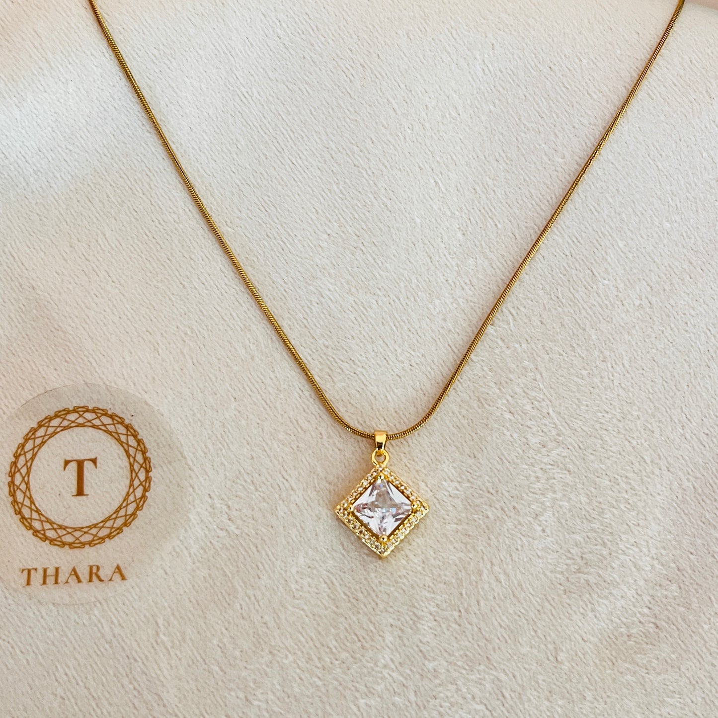 Stunning Tulip / Diamond Shape Pendant Chain