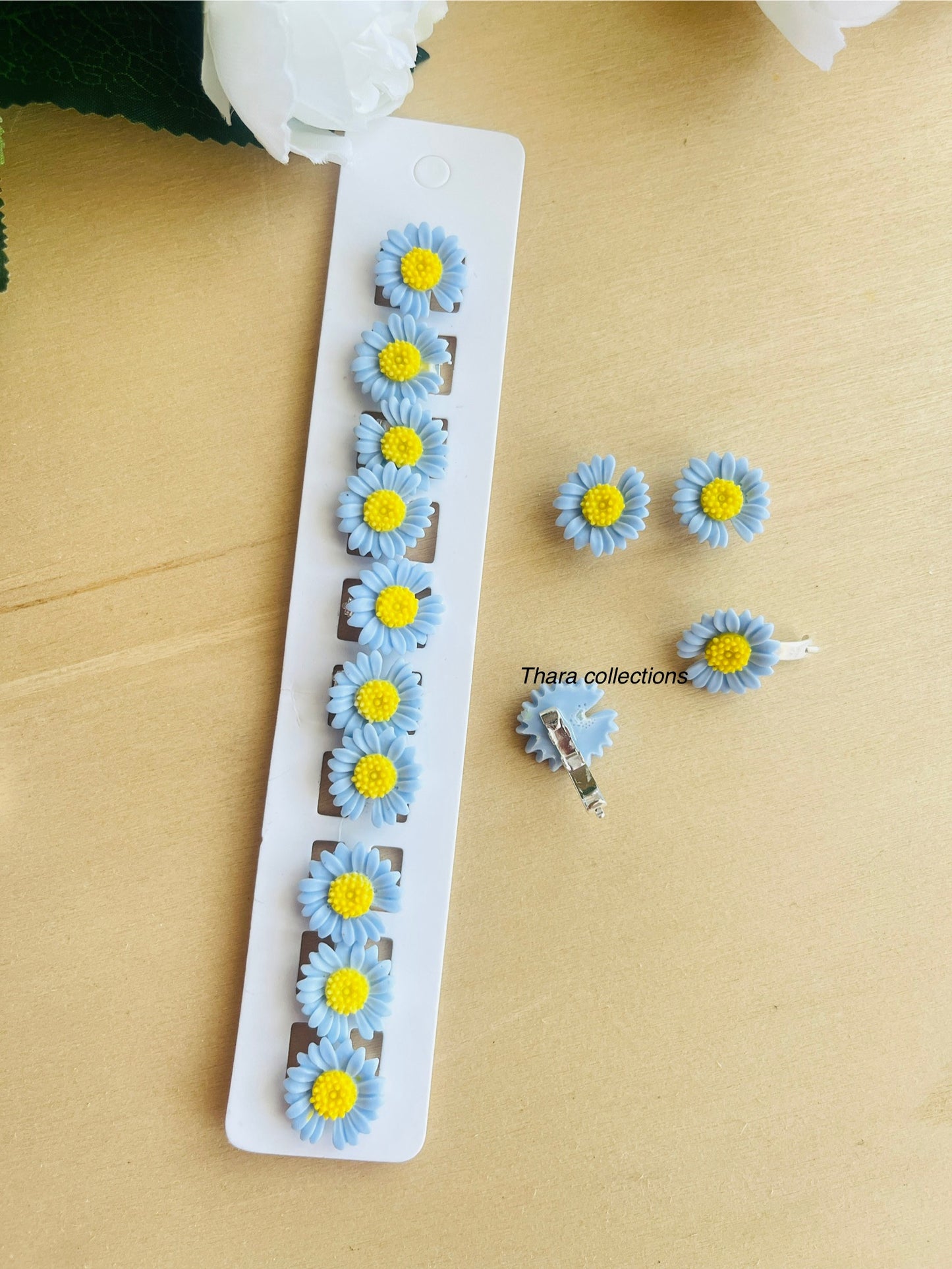 Daisy Charm Hair Clips