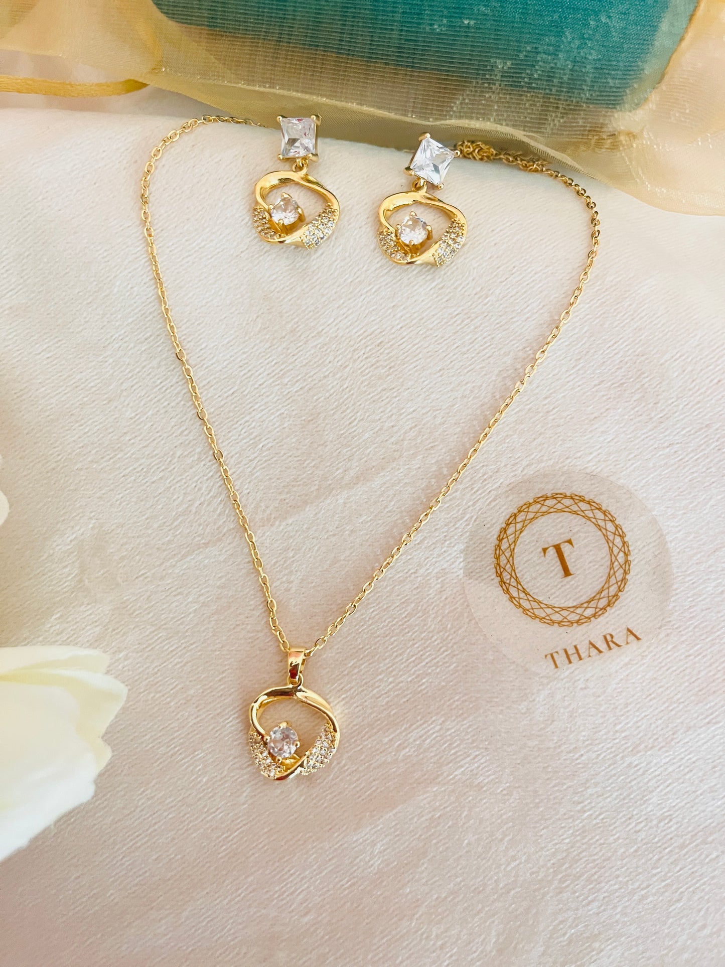 Sparkling Crystal Pendant Chain with Earrings