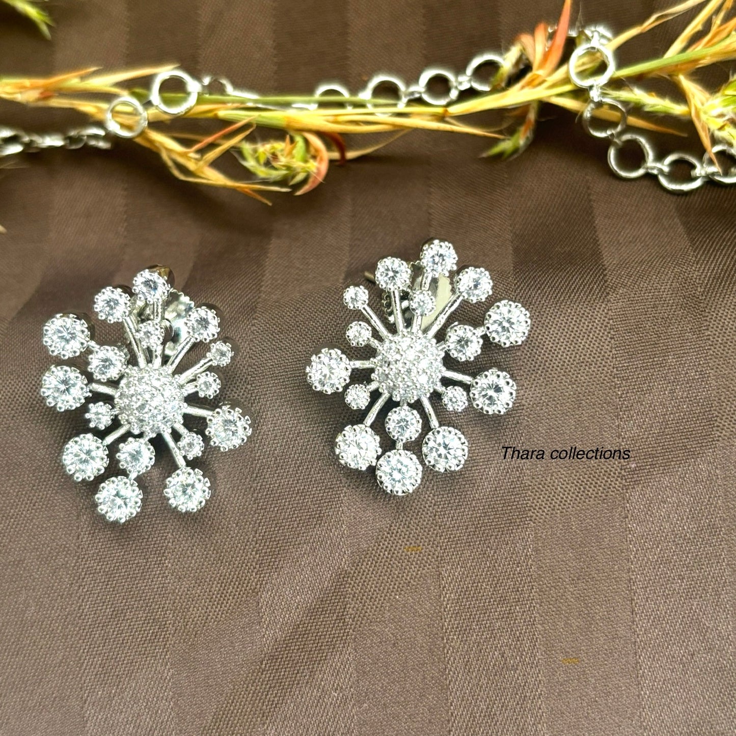 Sparkling Snowflake-Inspired Necklace & Earring Set