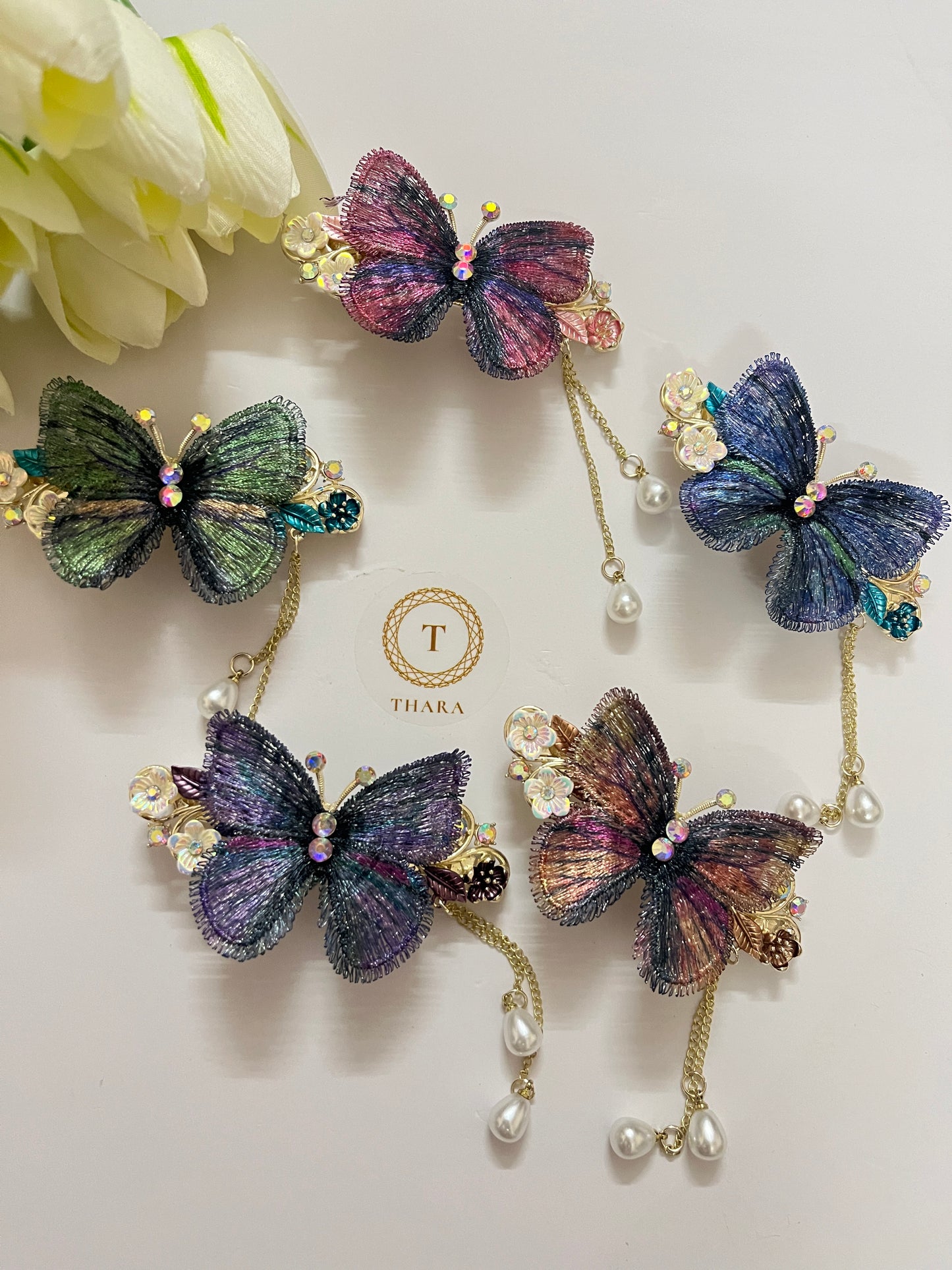 Butterfly Center Clip with Pearl Hanging