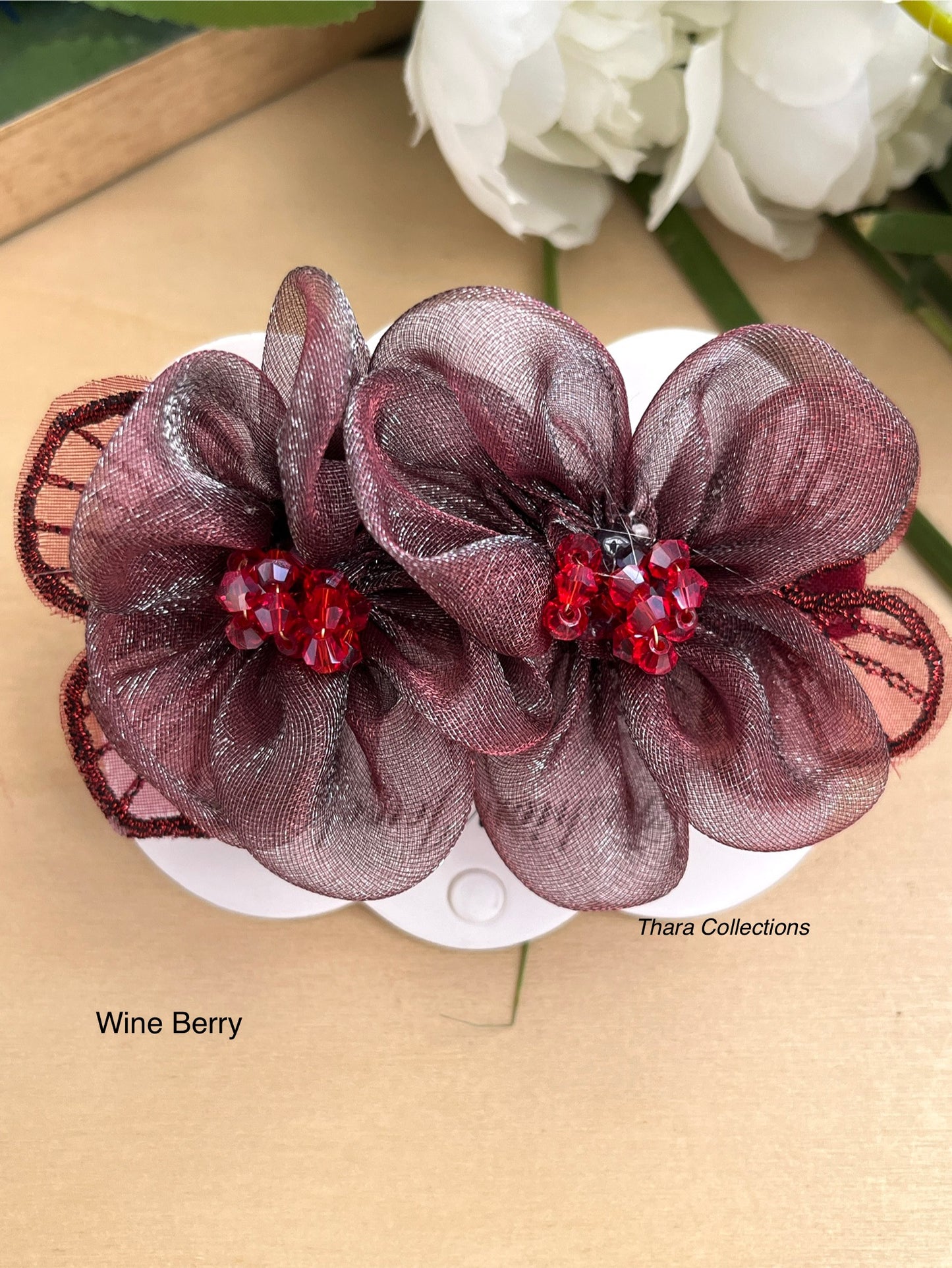 Bloom & Shine – Dual Flower Center Hair Clip