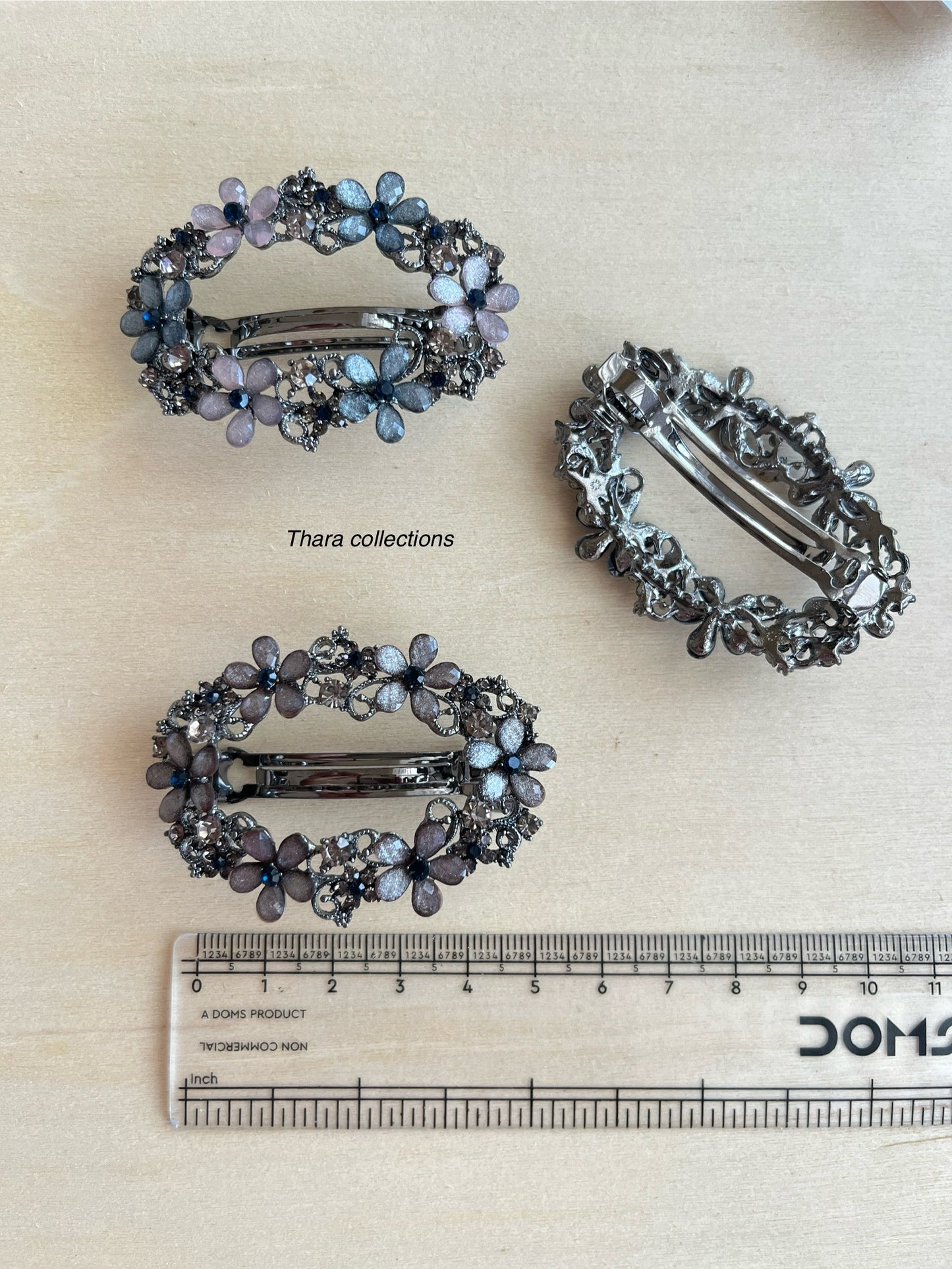 Floral Elegance Oval Hair Clip