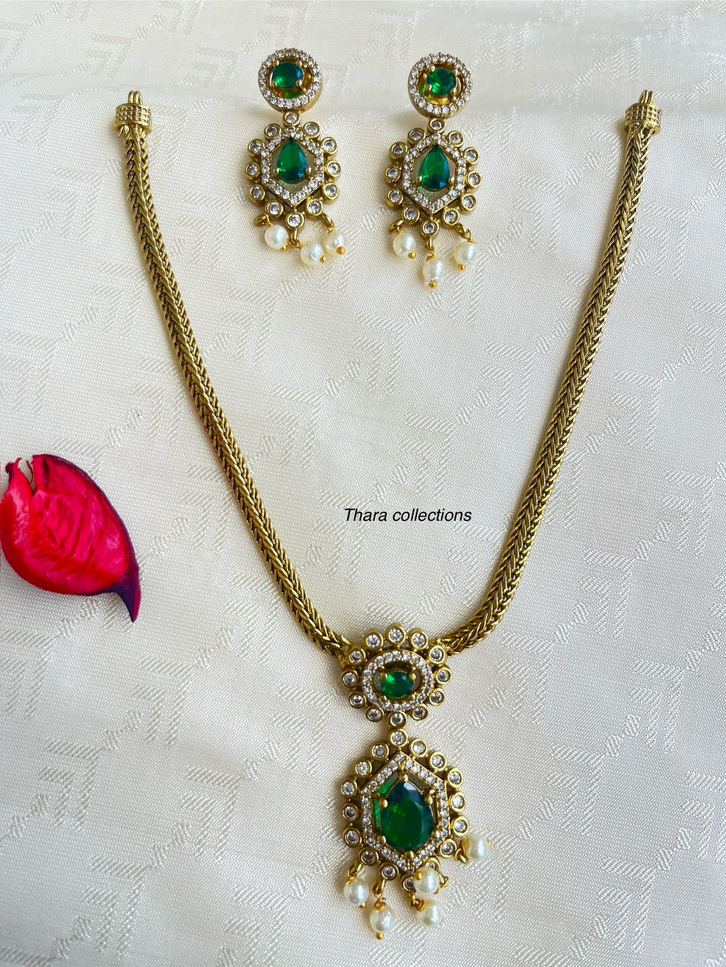 Emerald stone Elegant Neckpiece
