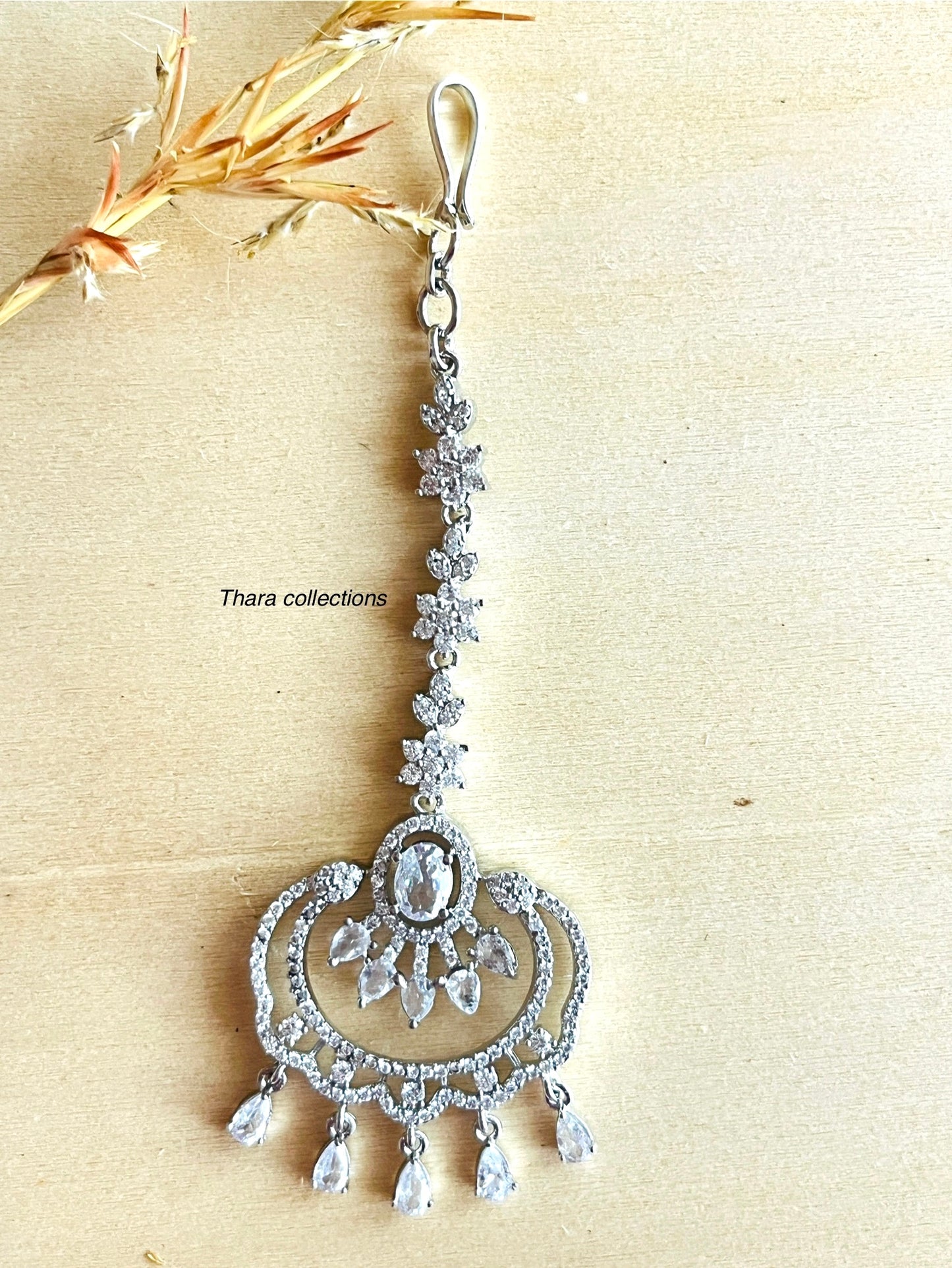 Elegant Silver Finish Maang Tikka with Stone Detailing